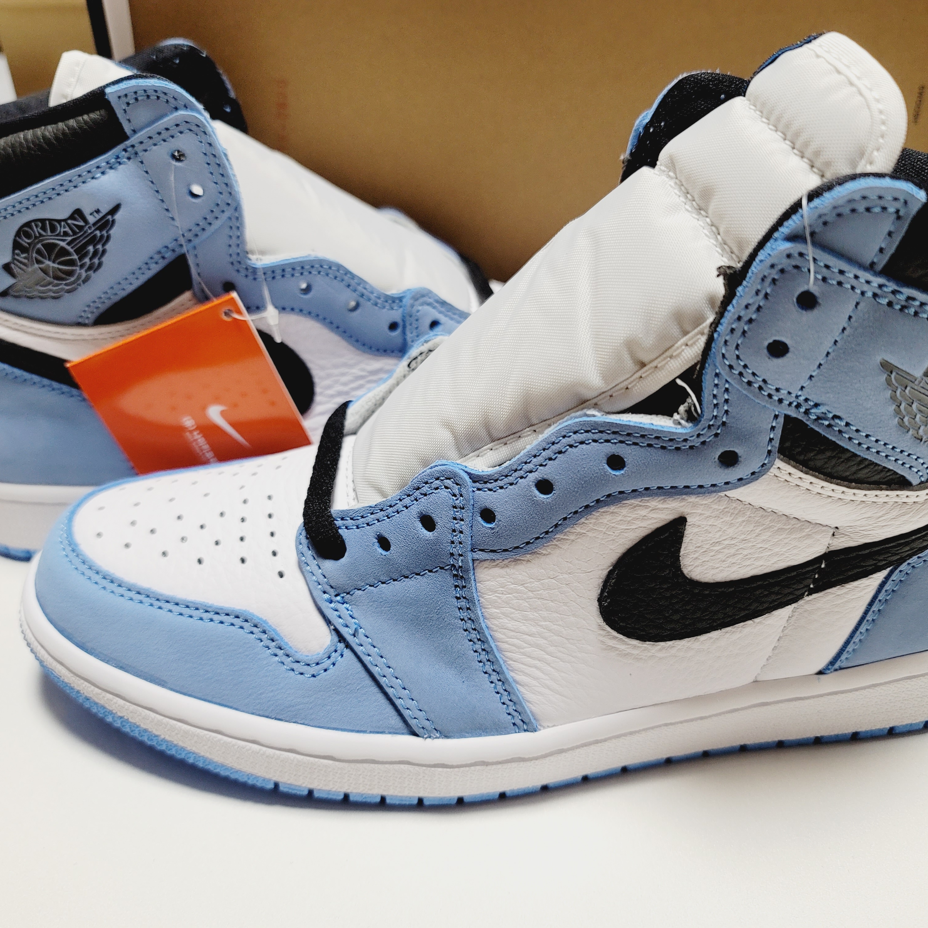 Jordan 1 Retro High OG University Blue 착용 스타일