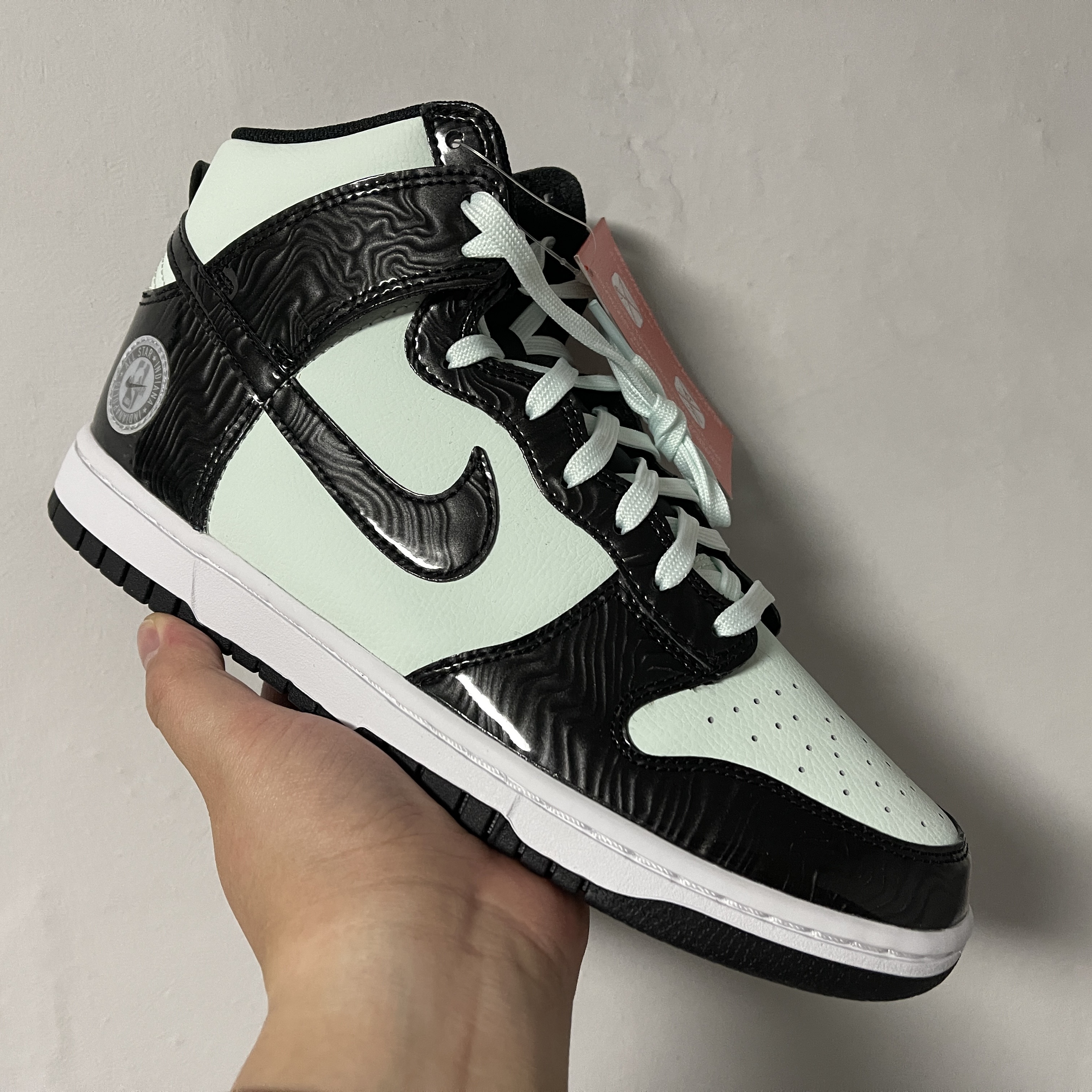 Nike Dunk High Barely Green 착용 스타일