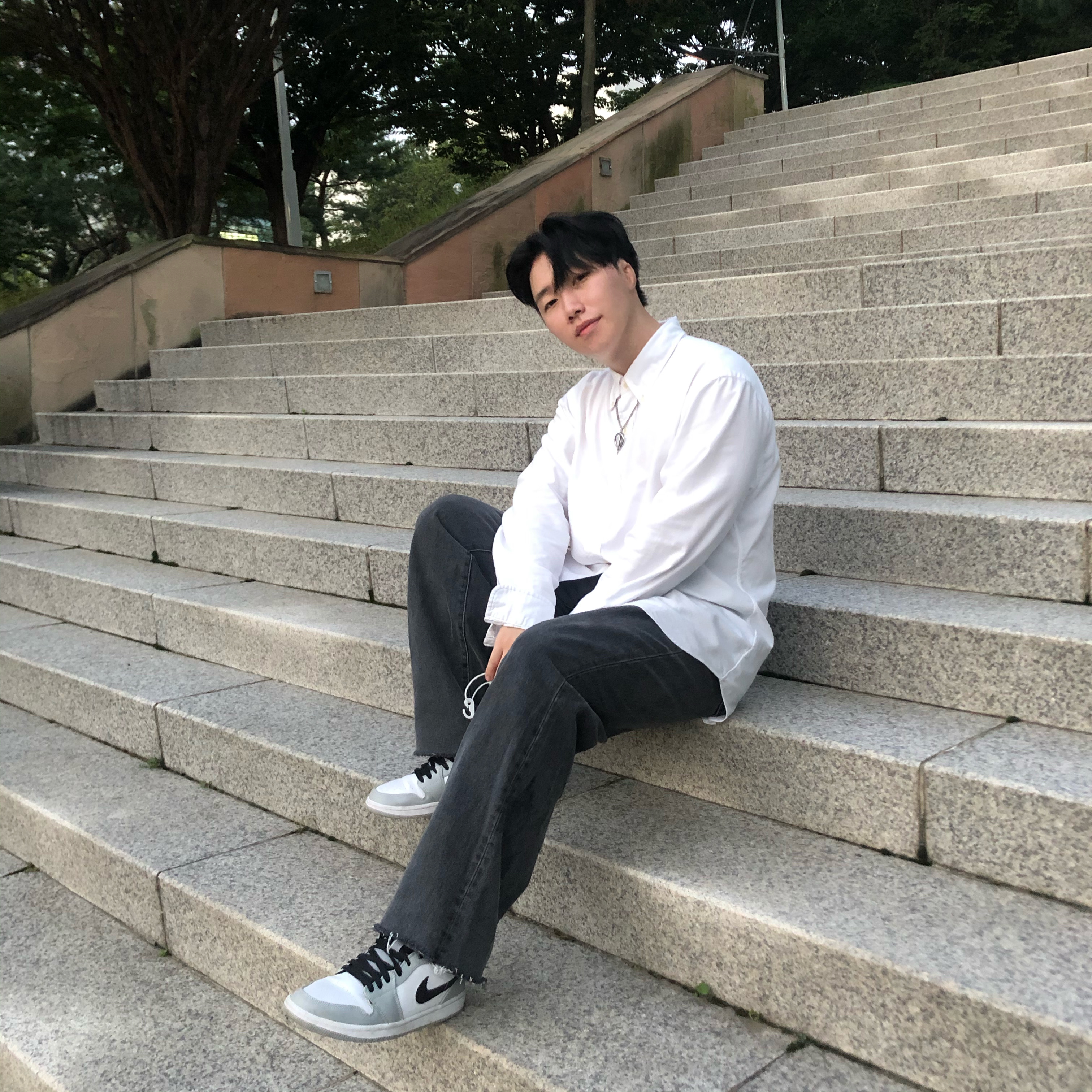 Jordan 1 Mid Light Smoke Grey 착용 스타일
