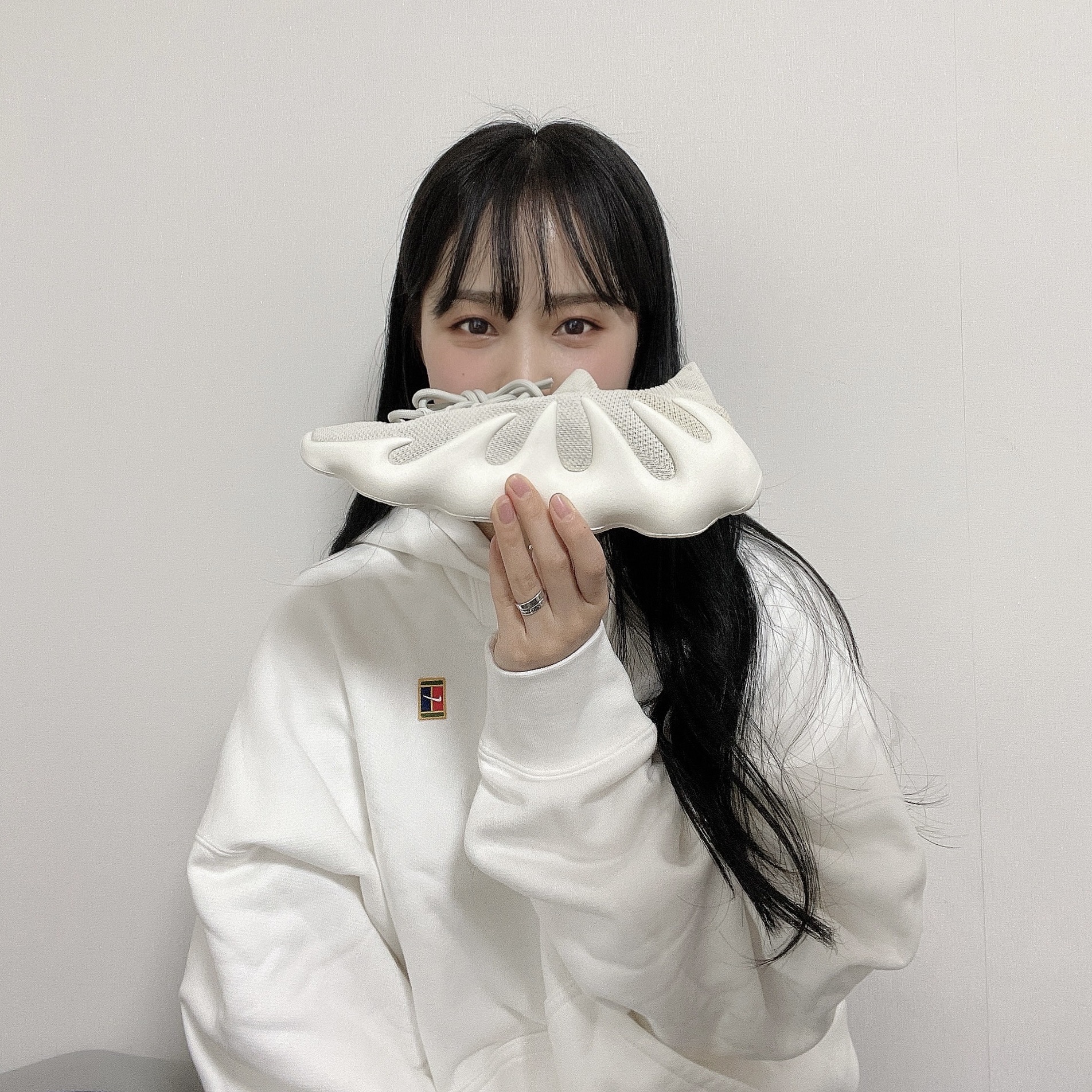 Adidas Yeezy 450 Cloud White 착용 스타일 - 1