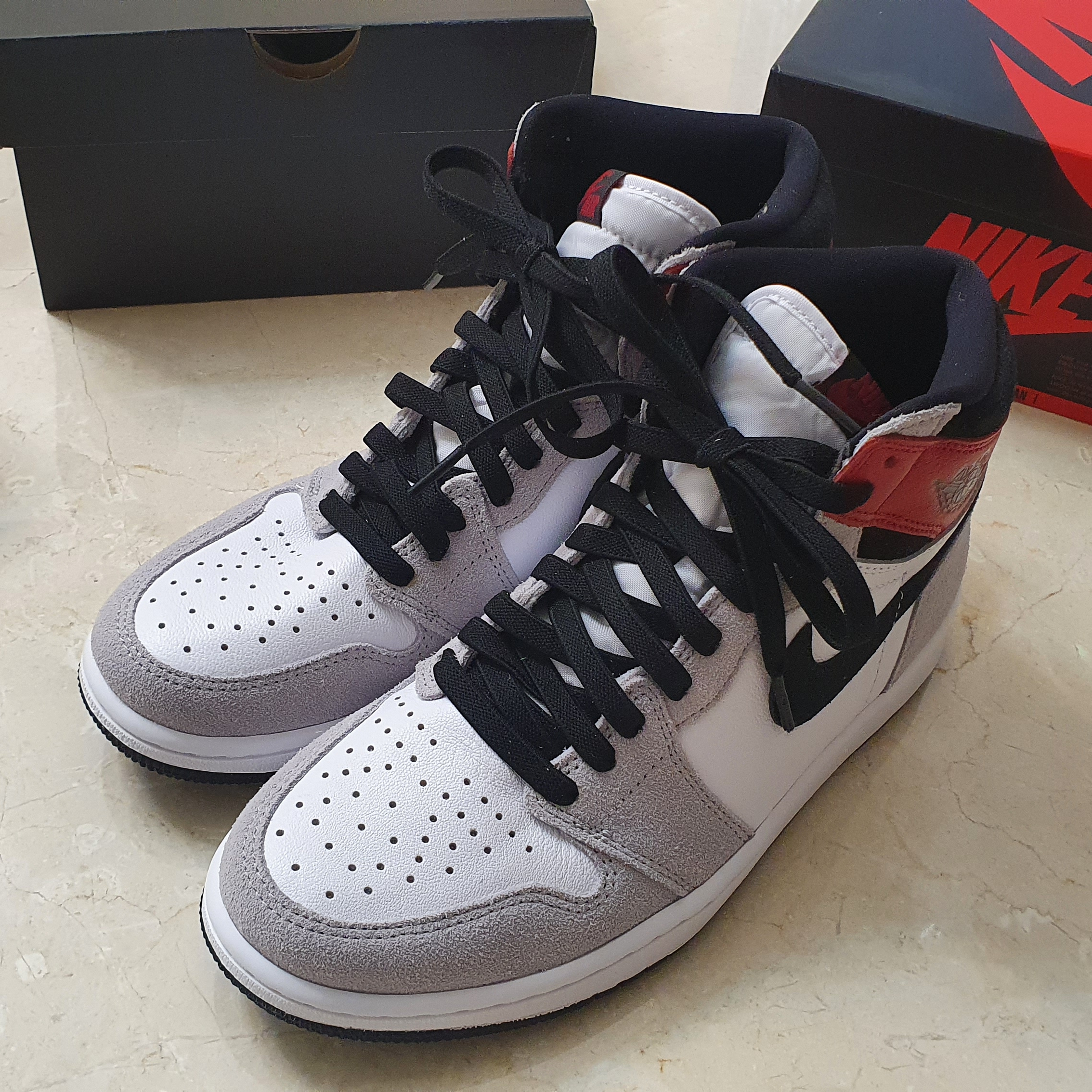 Jordan 1 Retro High OG Light Smoke Grey 착용 스타일 - 2