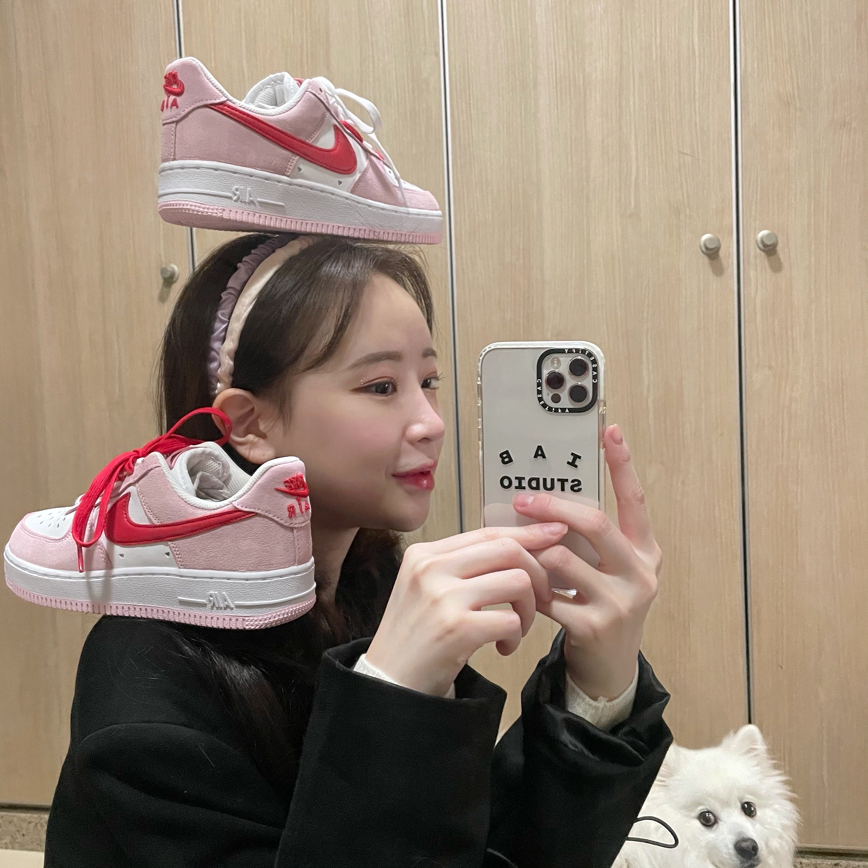 Nike Air Force 1 '07 QS Valentine's Day, Casetify x IAB Studio iPhone Logo Case Clear 착용 스타일 - 2