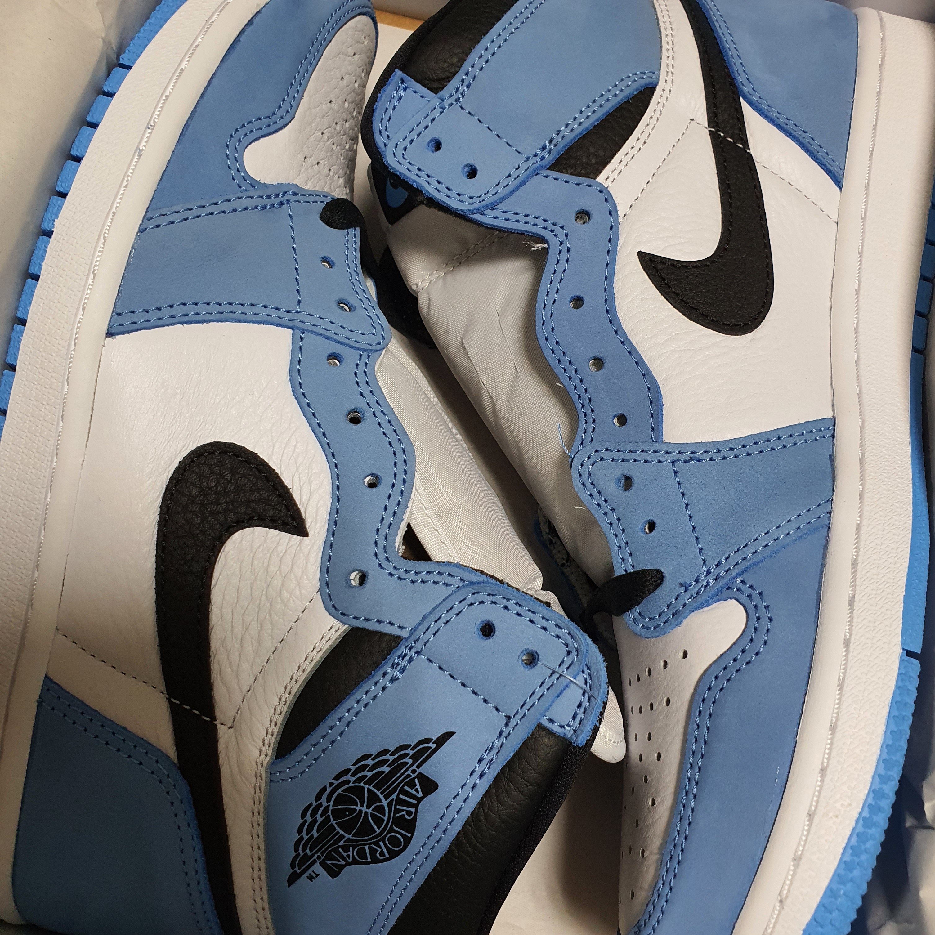 Jordan 1 Retro High OG University Blue 착용 스타일 - 2