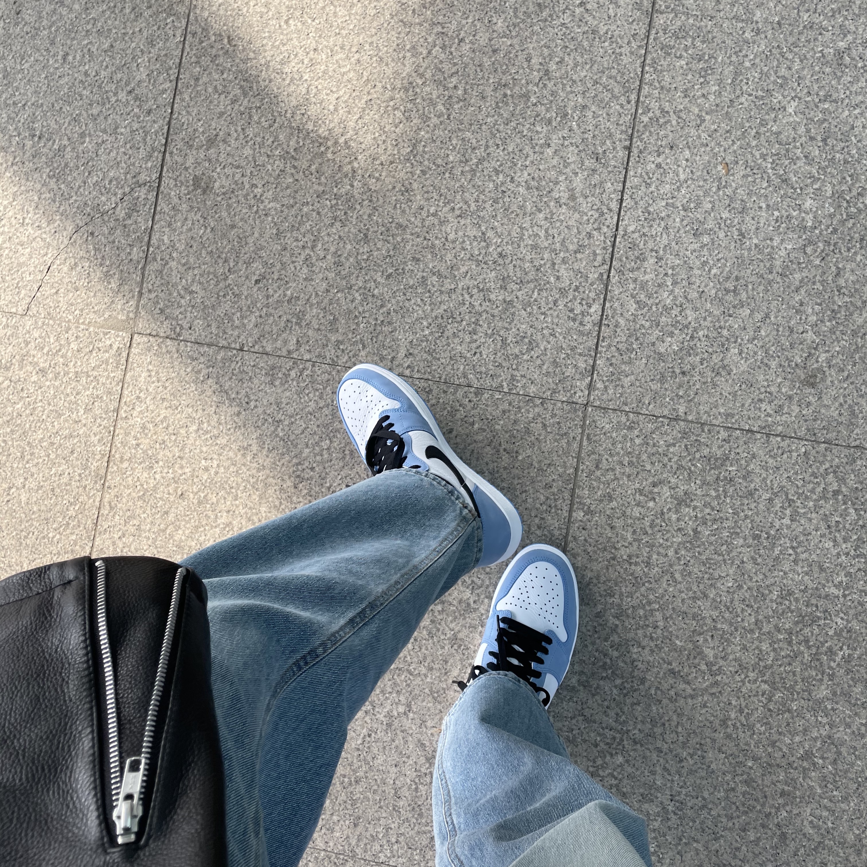 Jordan 1 Retro High OG University Blue 착용 스타일