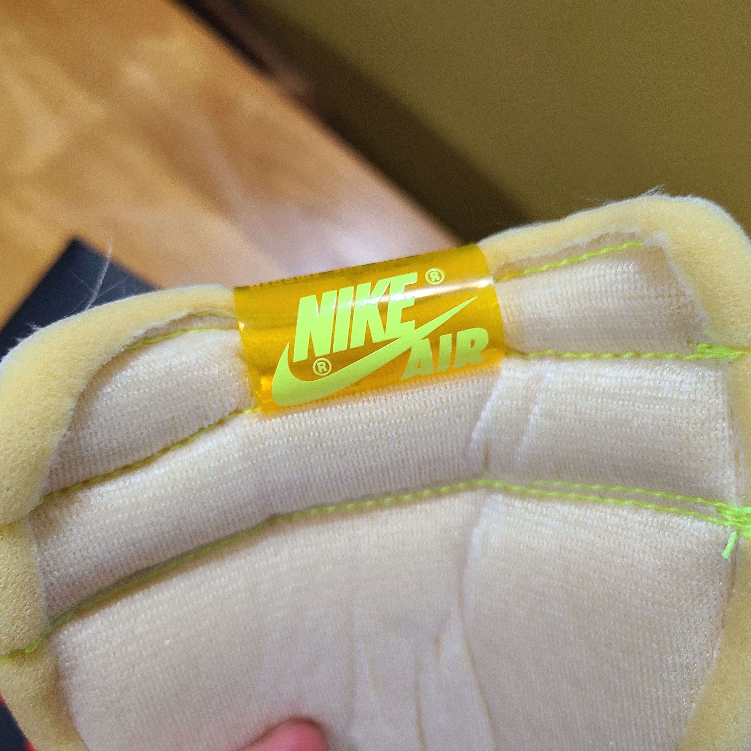 Jordan 1 Retro High OG Volt Gold 착용 스타일 - 2