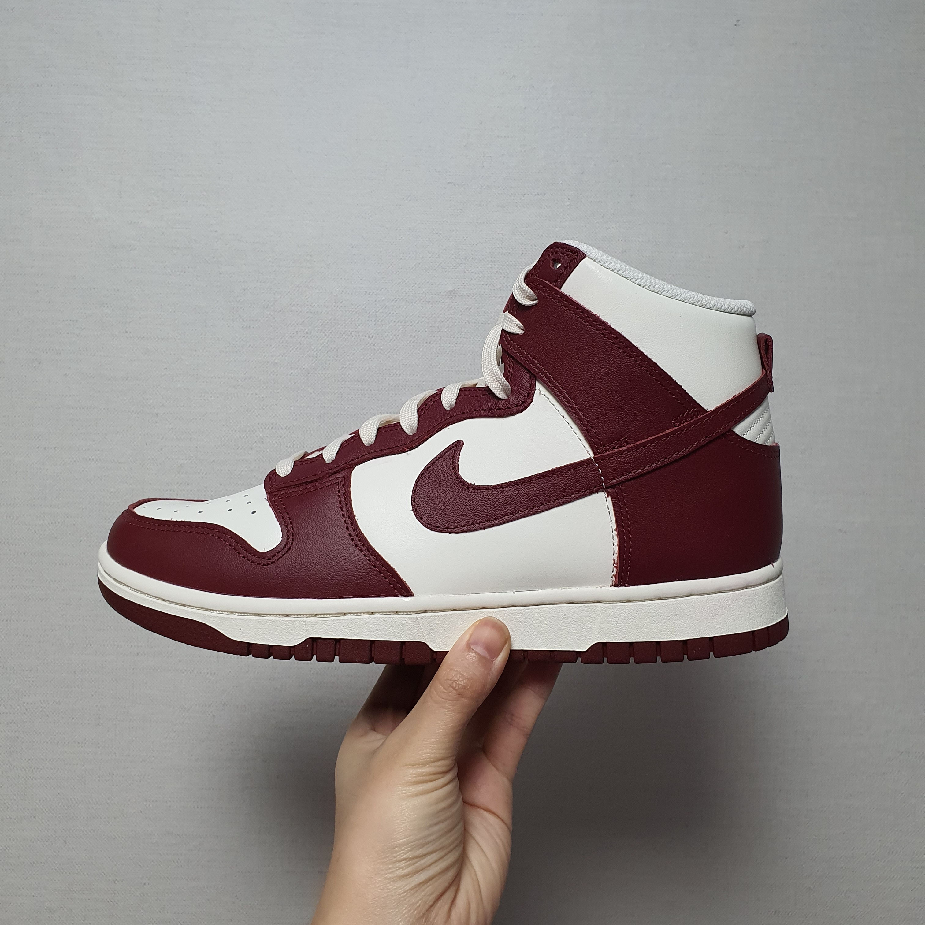 (W) Nike Dunk High Team Red 착용 스타일