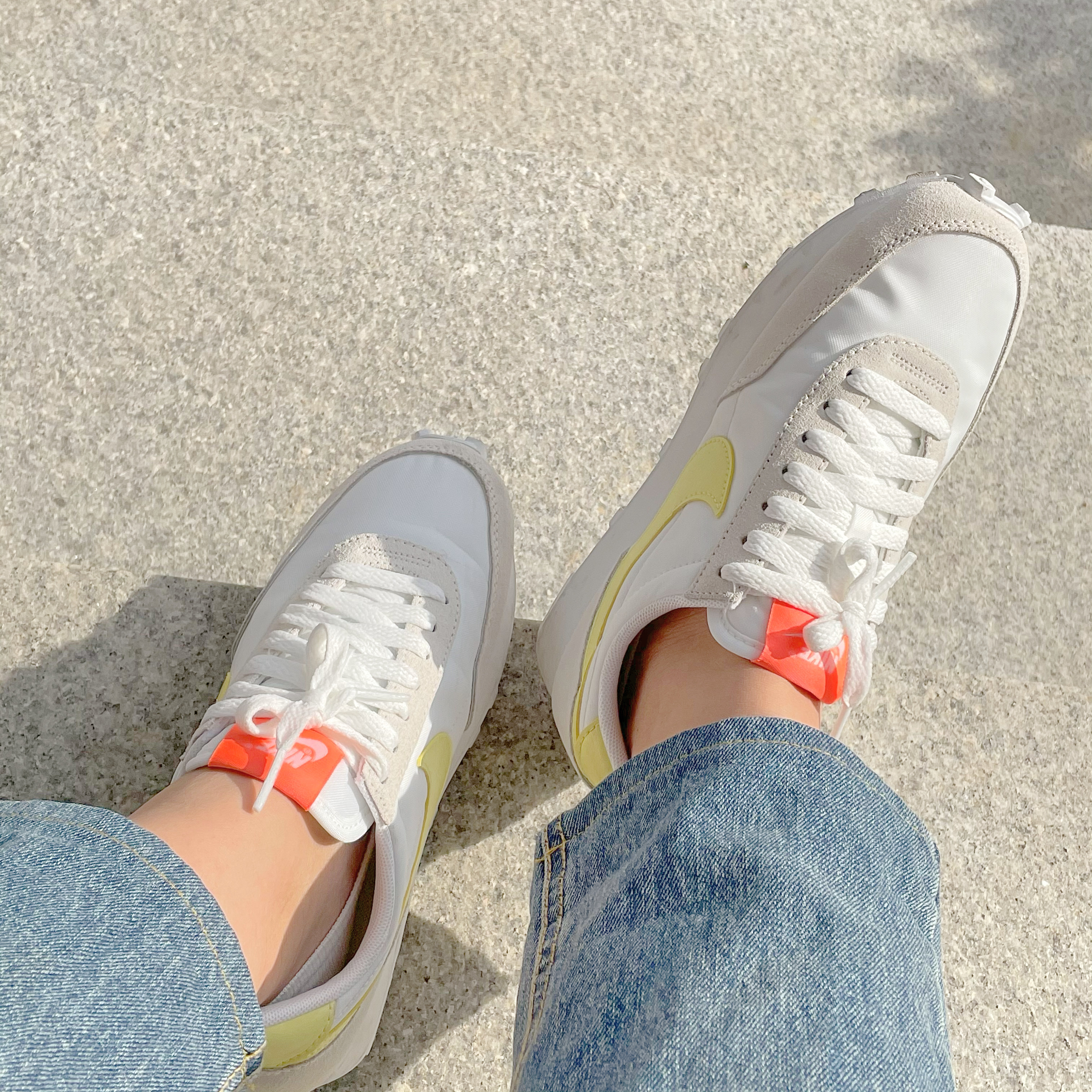 (W) Nike Daybreak Pale Ivory Light Zitron Bright Mango 착용 스타일