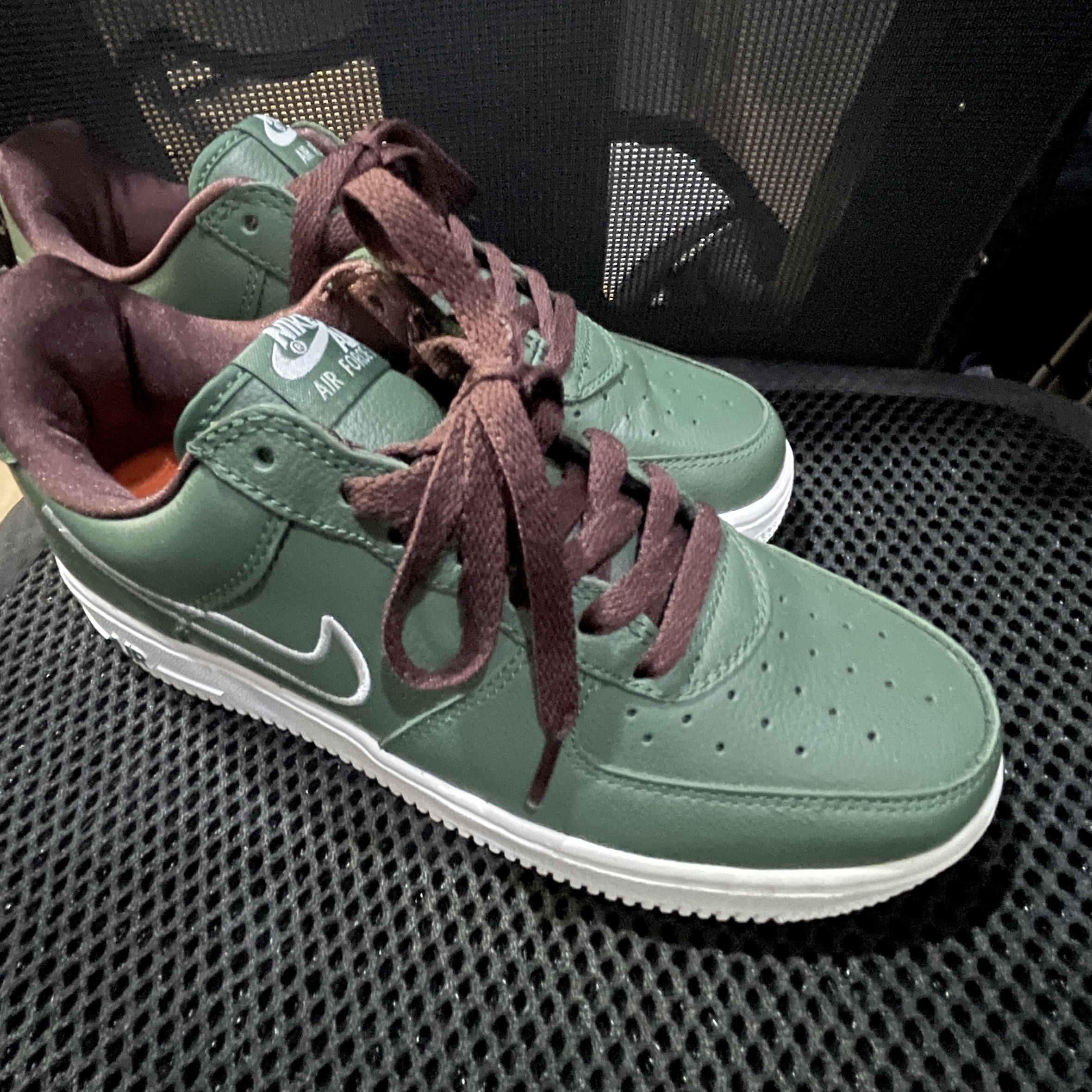 Nike Air Force 1 Low Hong Kong 2018 착용 스타일