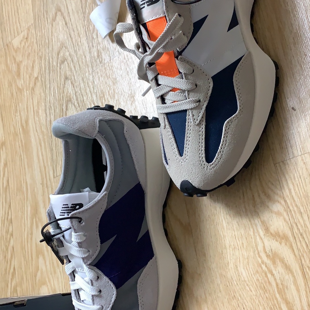 New Balance 327 Grey Purple, New Balance 327 Outerspace Light Grey 착용 스타일 - 2