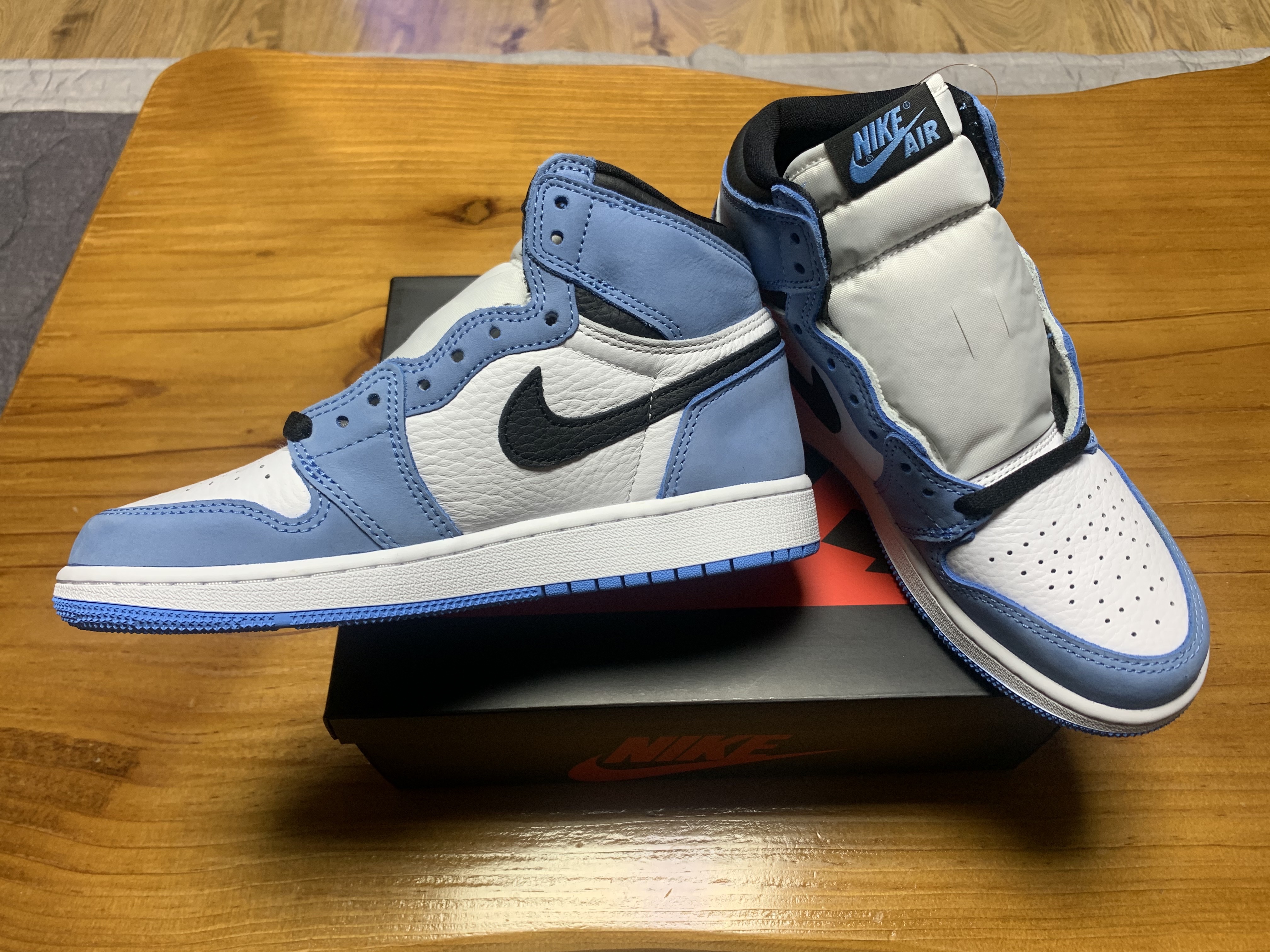 (GS) Jordan 1 Retro High OG University Blue 착용 스타일 - 2