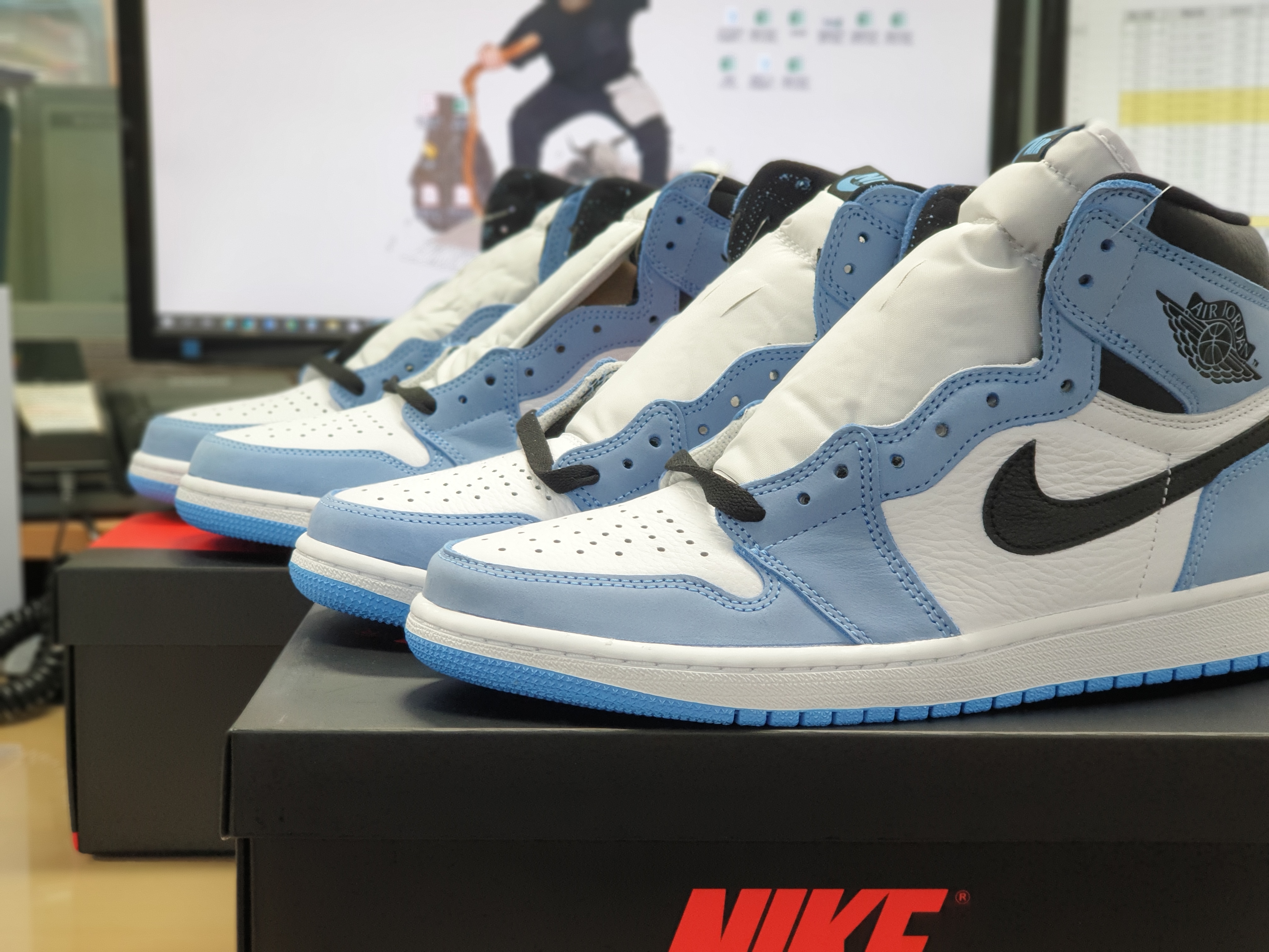Jordan 1 Retro High OG University Blue 착용 스타일