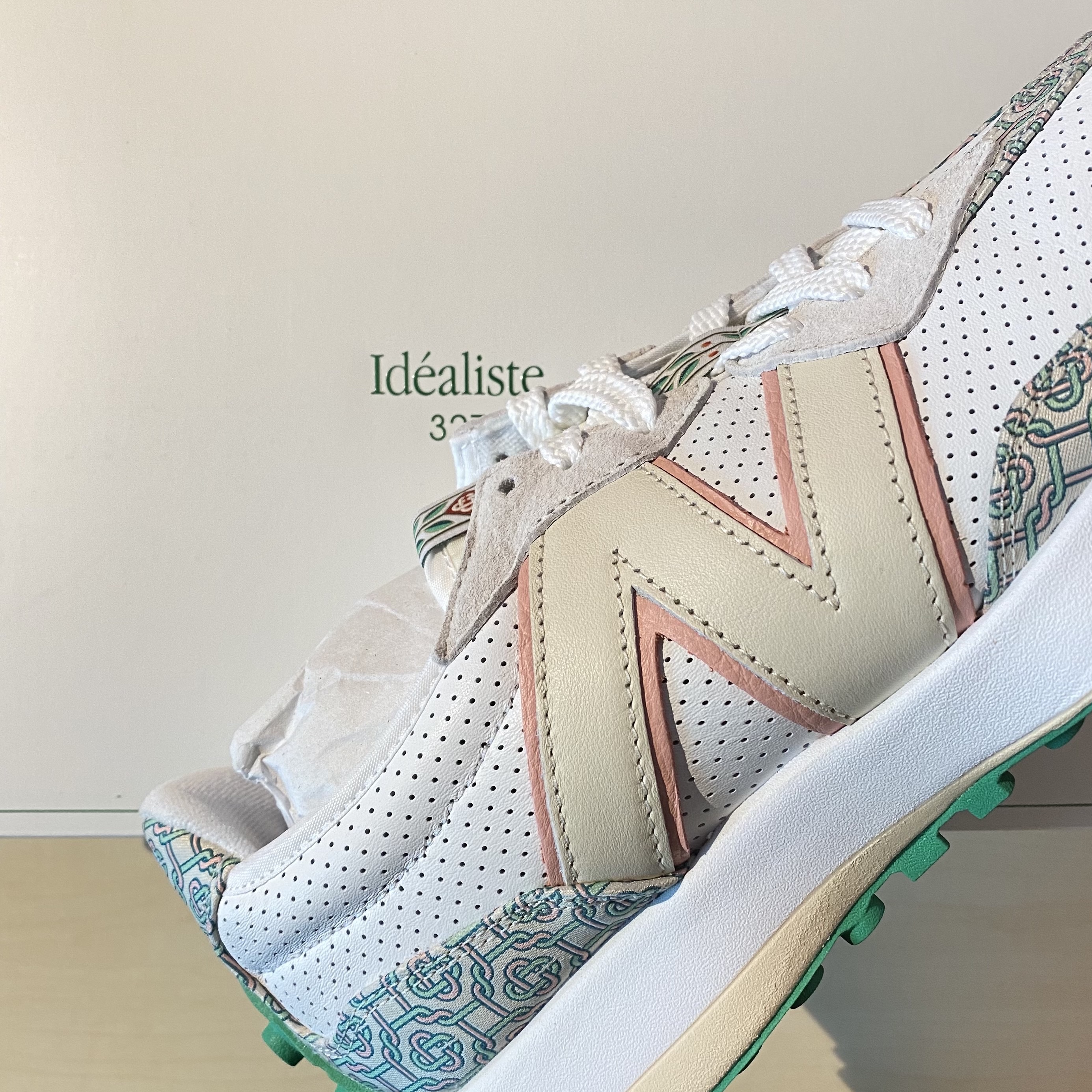 New Balance x Casablanca 327 Idealist Monogram White Green 착용 스타일 - 3