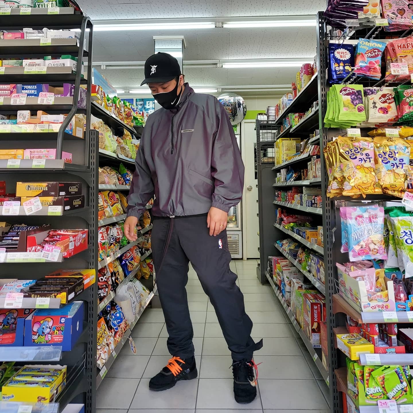 Nike x Off-White Air Presto Black, Nike x Fear of God Warm Up Pants Off Noir 착용 스타일 - 4