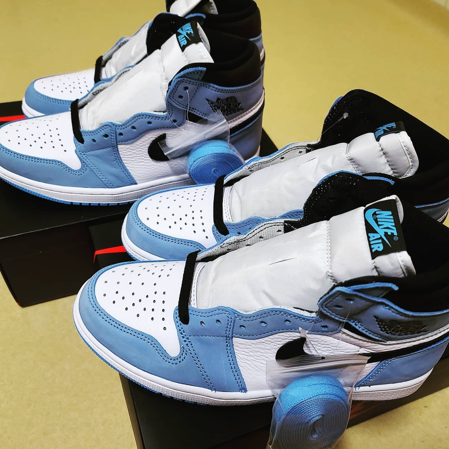 Jordan 1 Retro High OG University Blue 착용 스타일 - 2