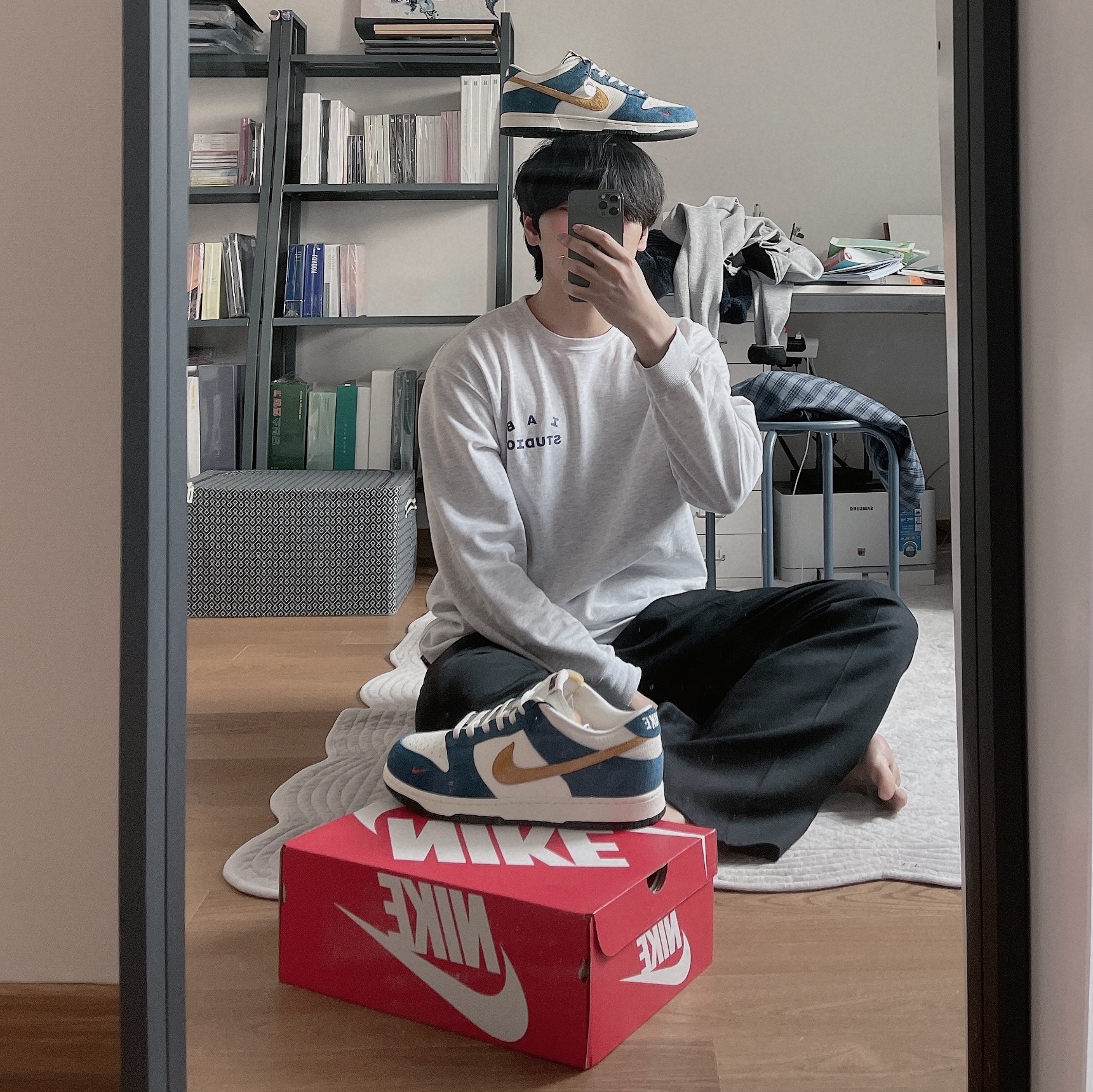 Nike x Kasina Dunk Low 80's Bus, IAB Studio Long Sleeve Light Gray 착용 스타일