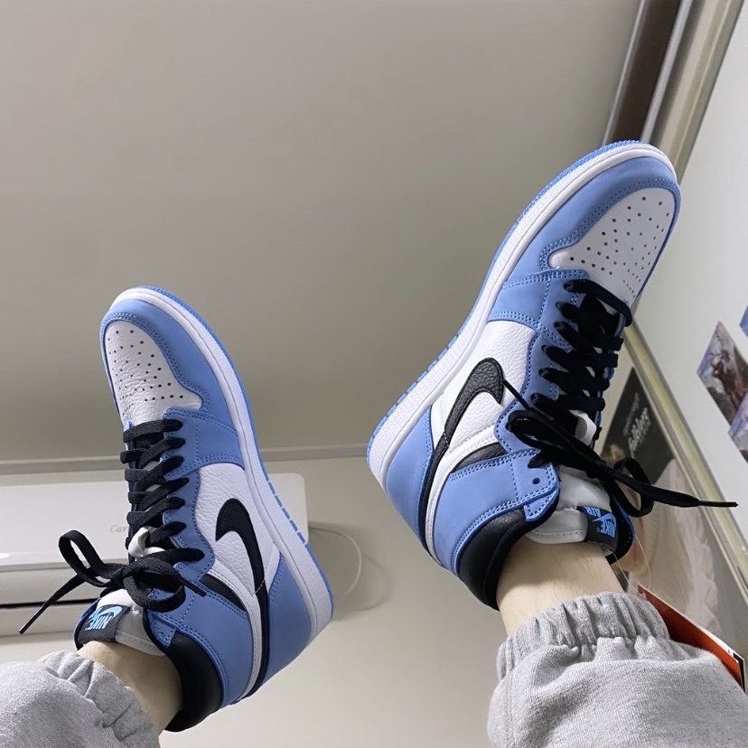 Jordan 1 Retro High OG University Blue 착용 스타일