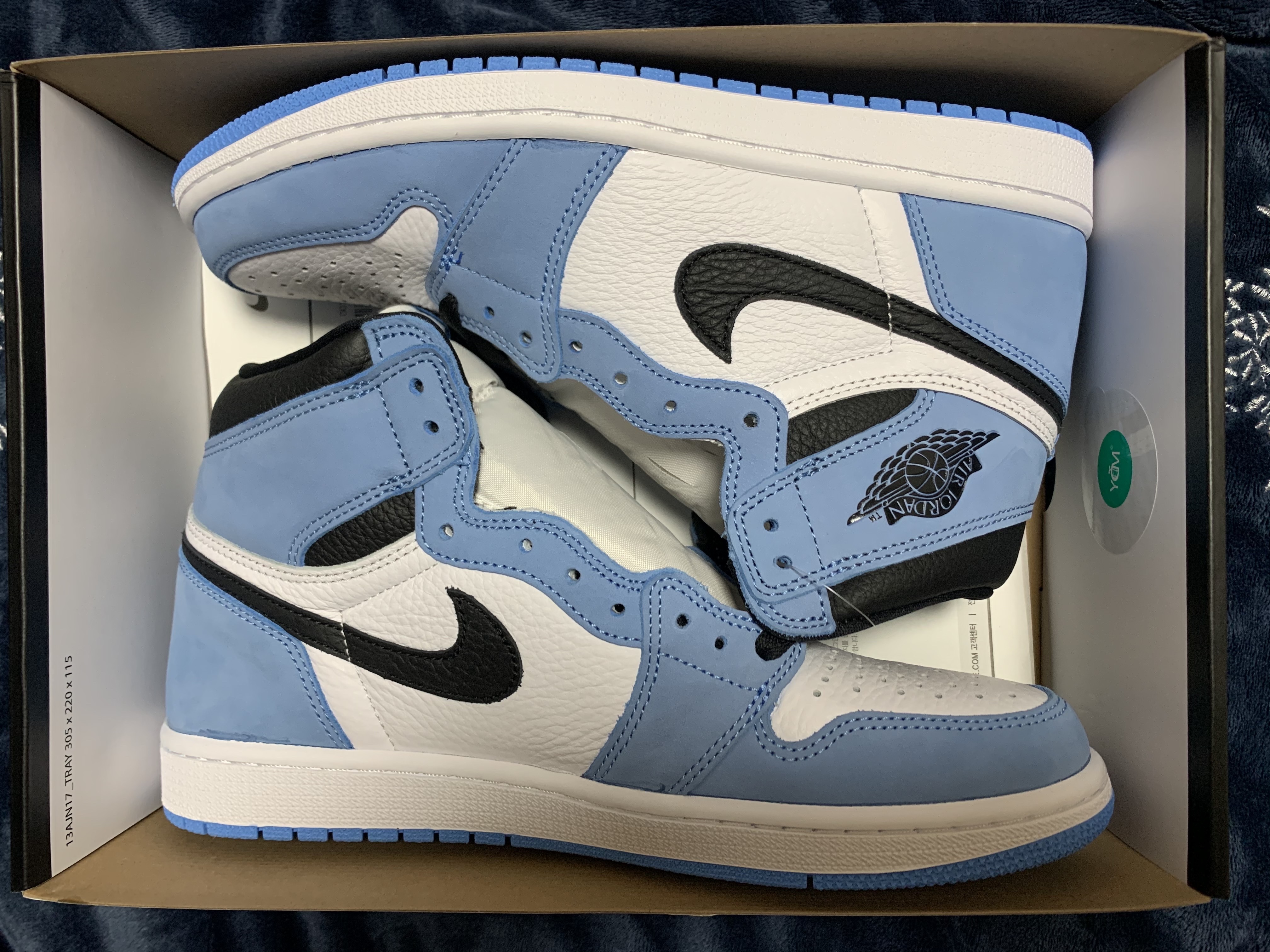 Jordan 1 Retro High OG University Blue 착용 스타일 - 2