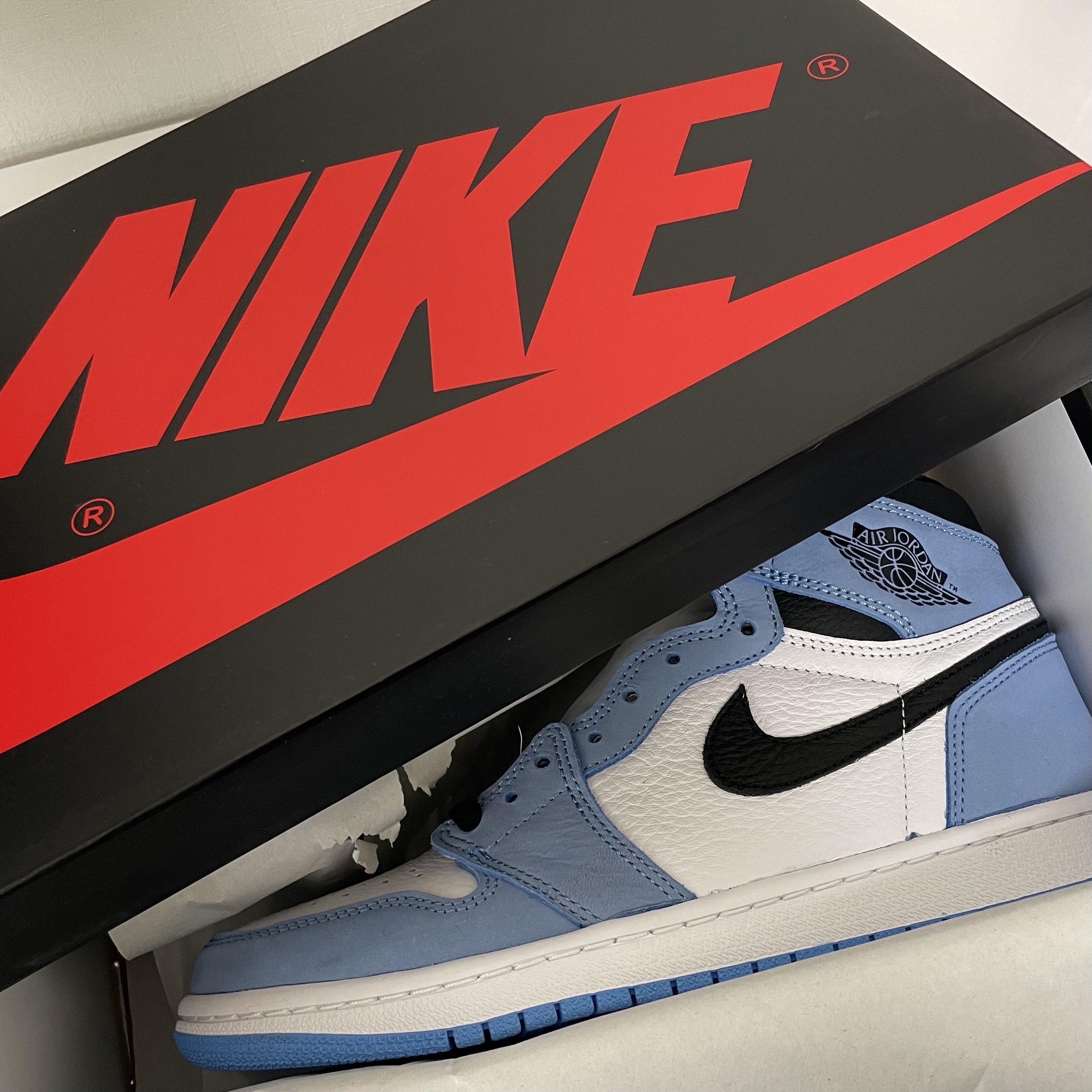 Jordan 1 Retro High OG University Blue 착용 스타일 - 1