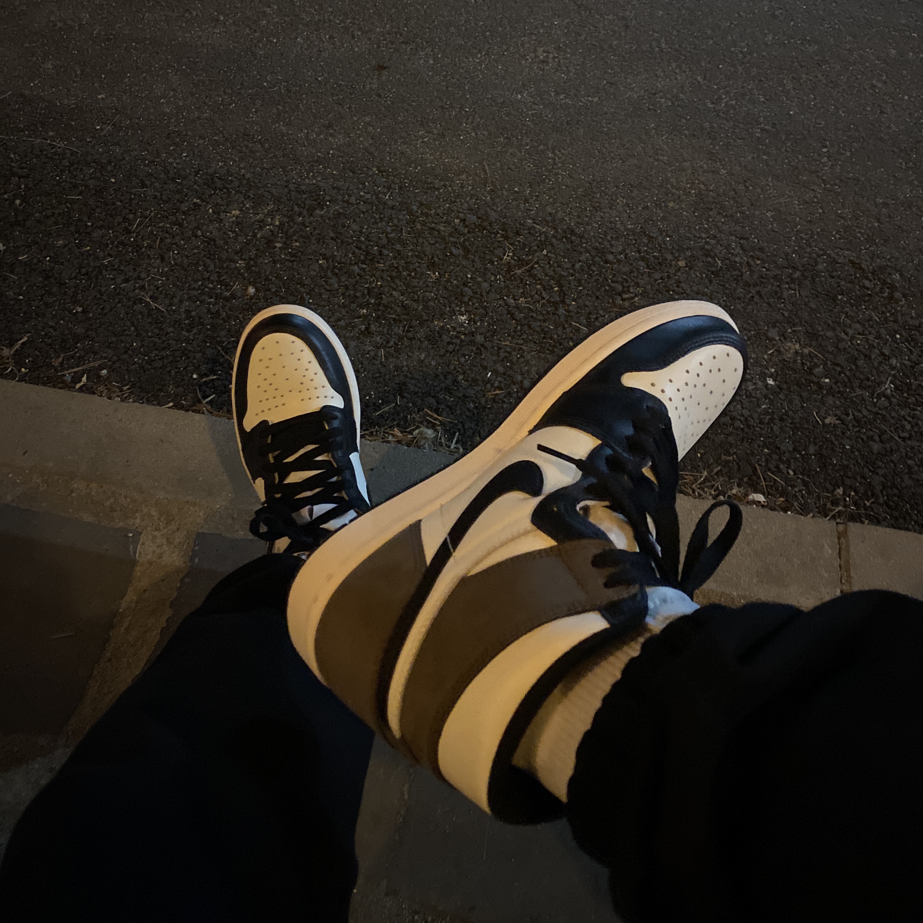 Jordan 1 Retro High OG Black Mocha 착용 스타일