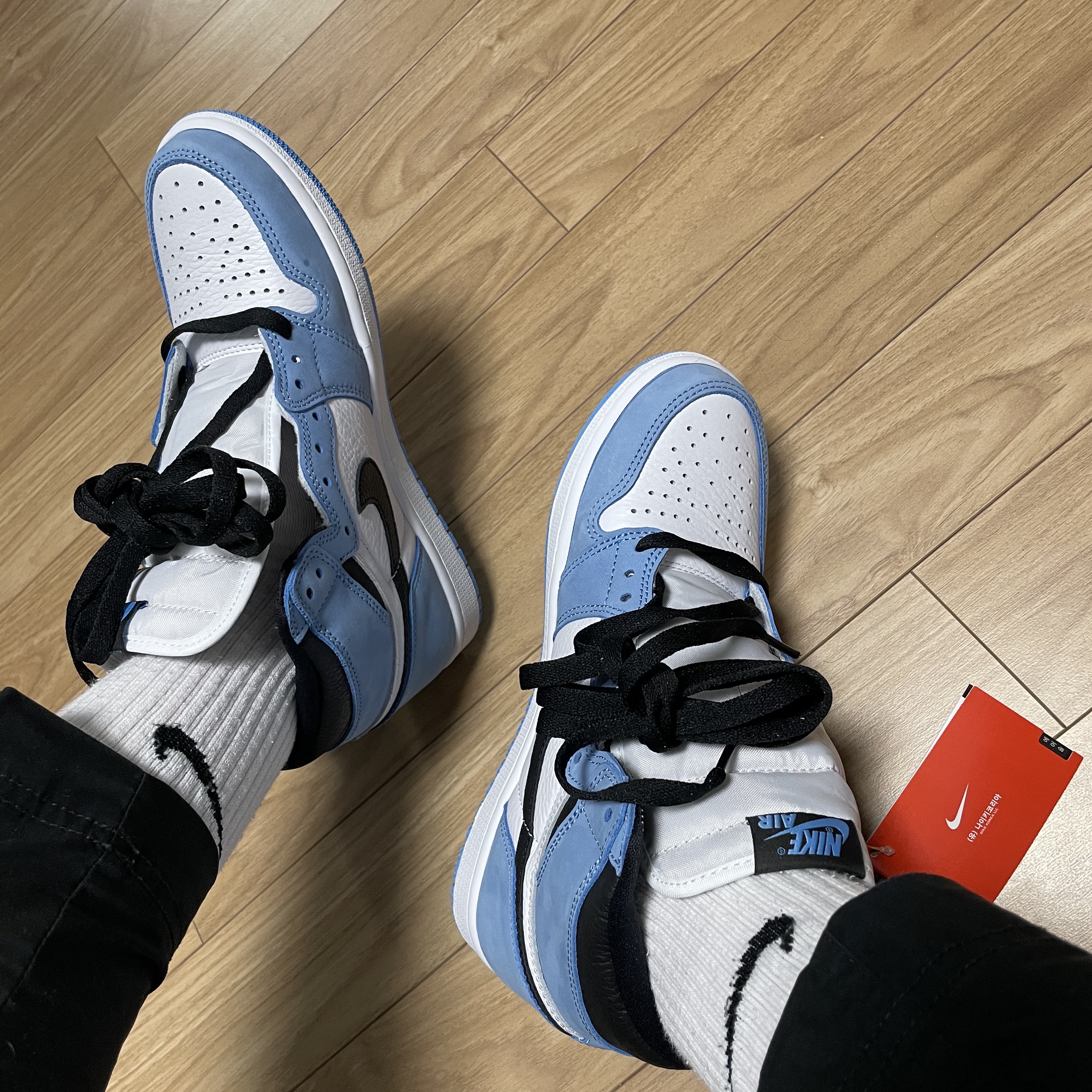 Jordan 1 Retro High OG University Blue 착용 스타일