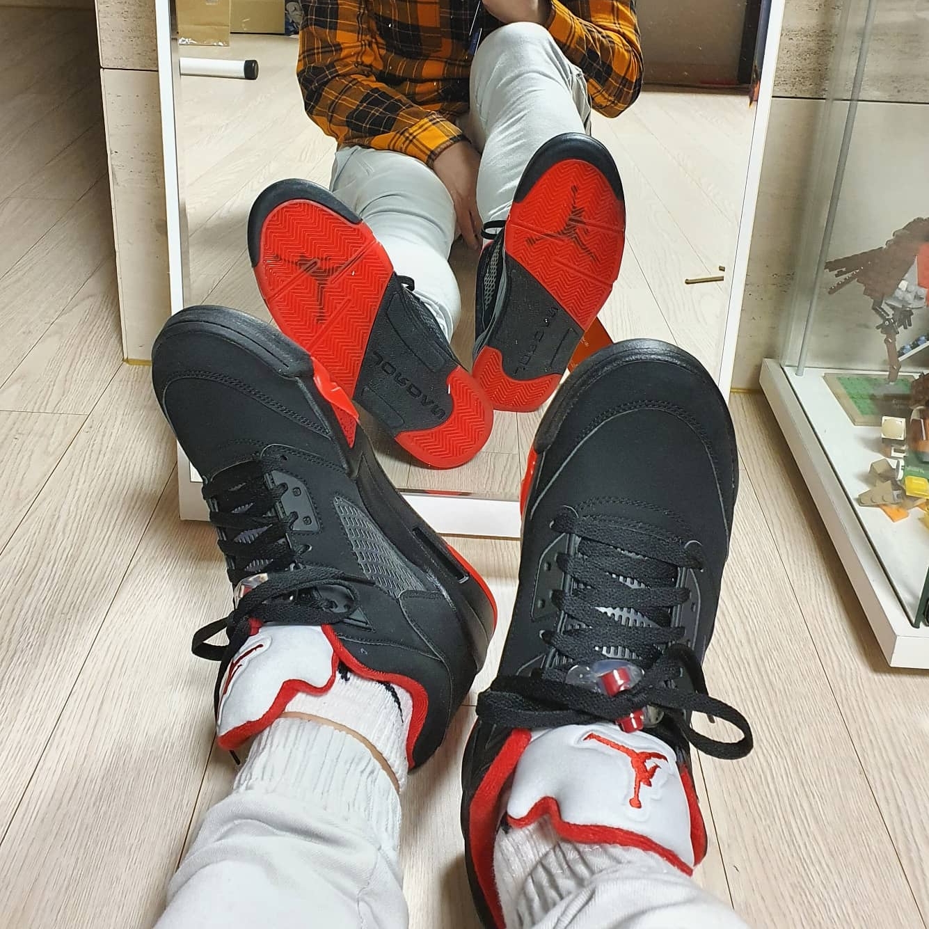 Jordan 11 Retro Low Concord Bred, Jordan 4 Retro OG Fire Red 2020 착용 스타일 - 5