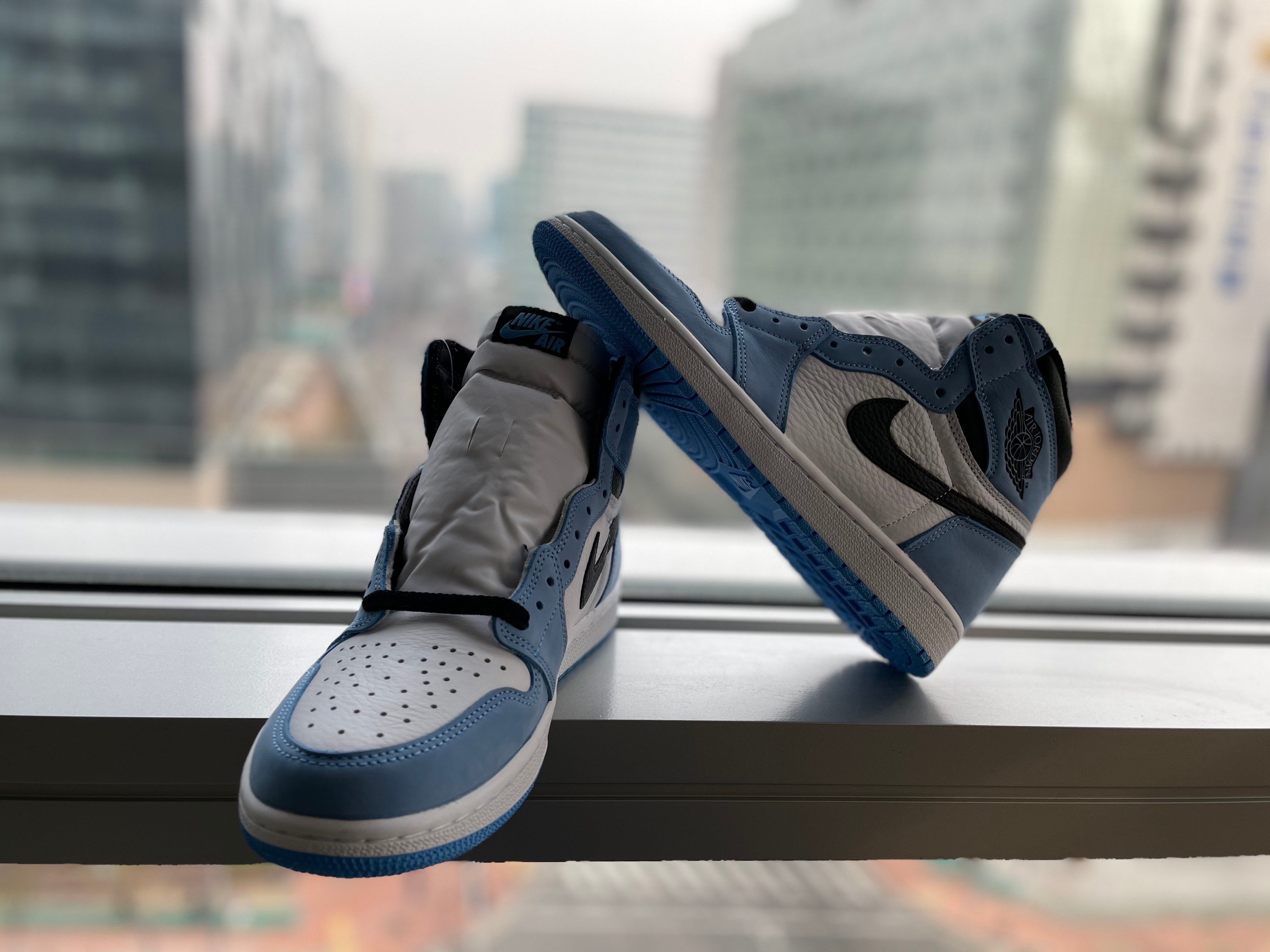 Jordan 1 Retro High OG University Blue 착용 스타일 - 1