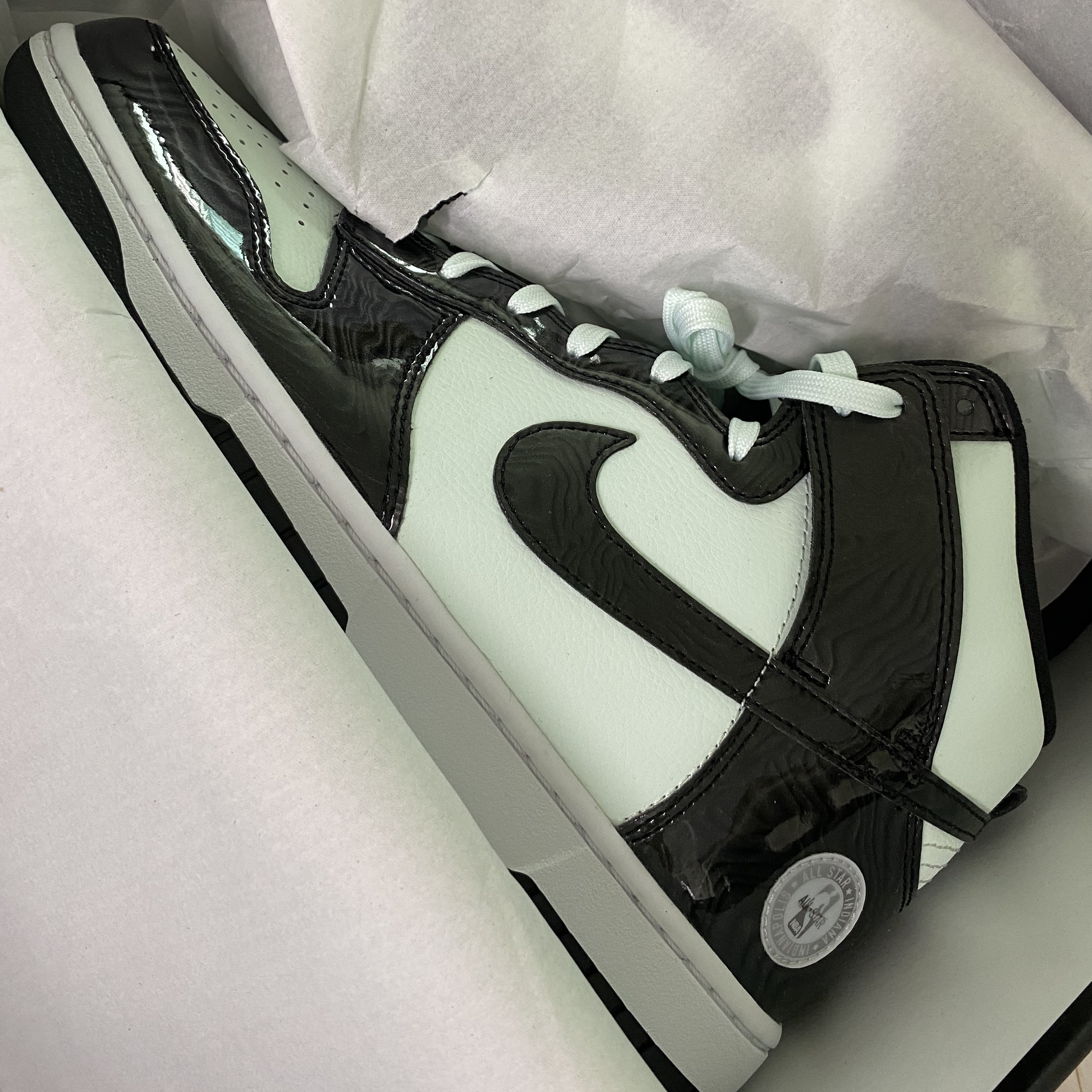 Nike Dunk High Barely Green 착용 스타일 - 1