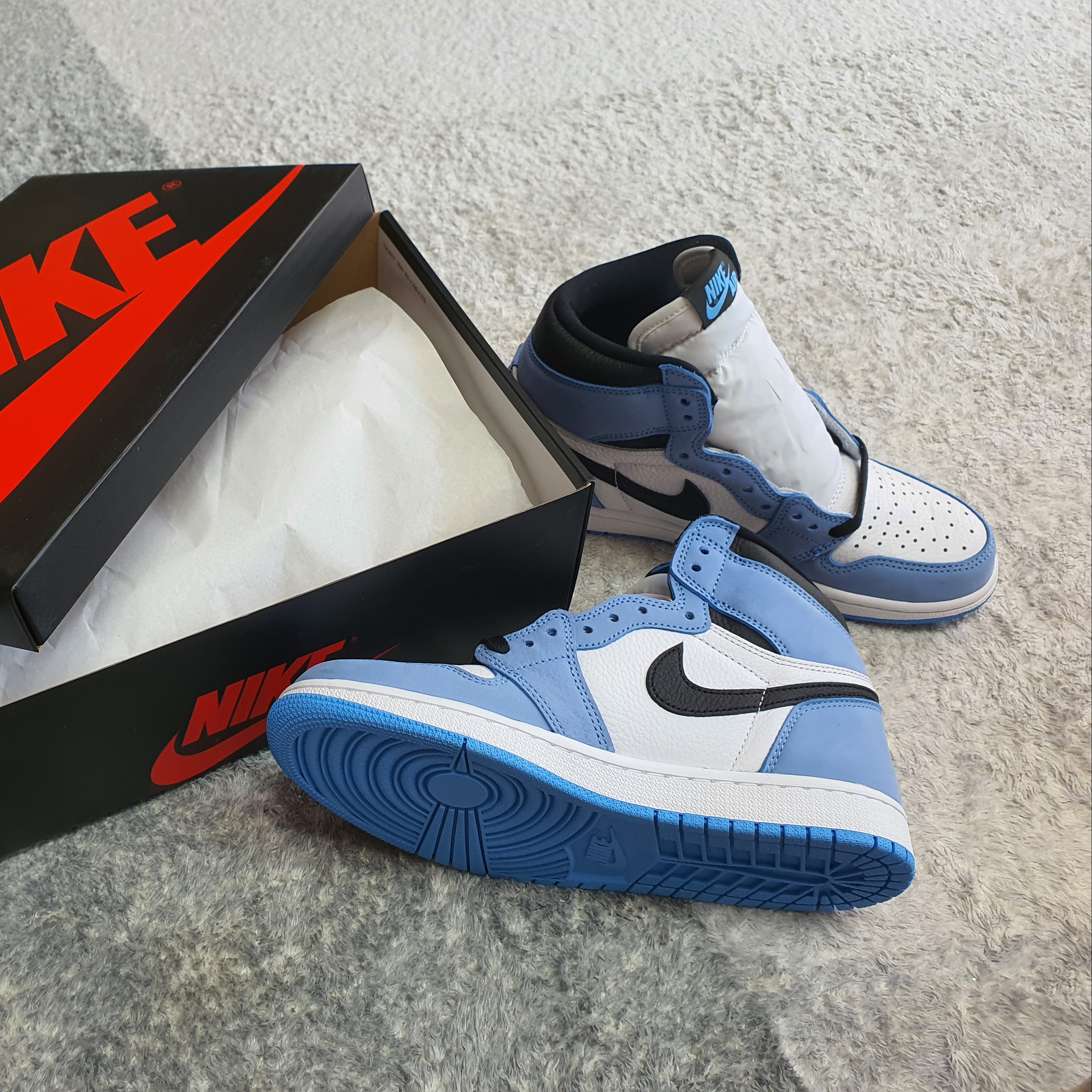 Jordan 1 Retro High OG University Blue 착용 스타일