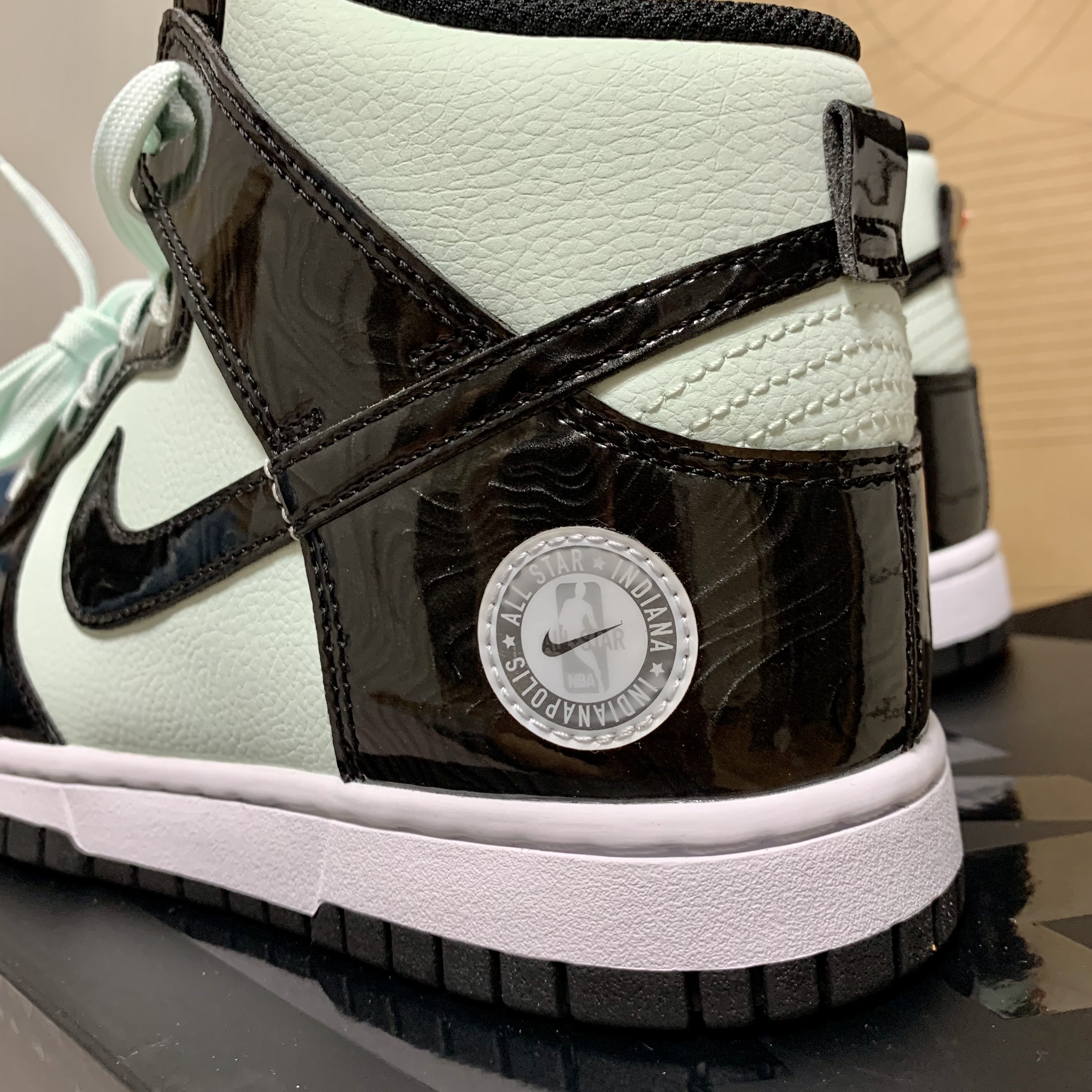 Nike Dunk High Barely Green 착용 스타일 - 5