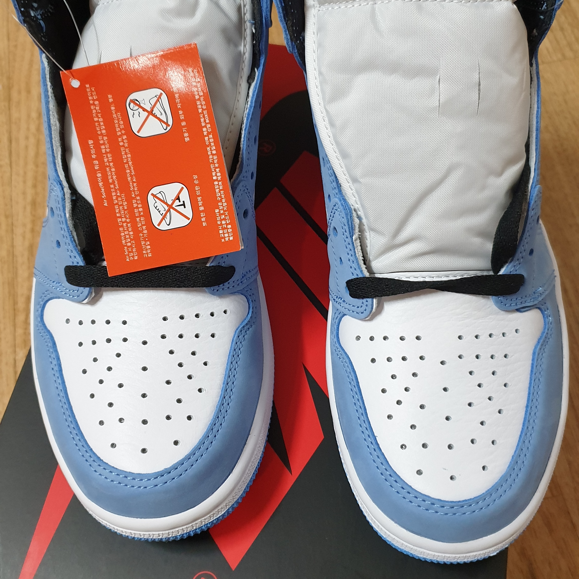 Jordan 1 Retro High OG University Blue 착용 스타일 - 1