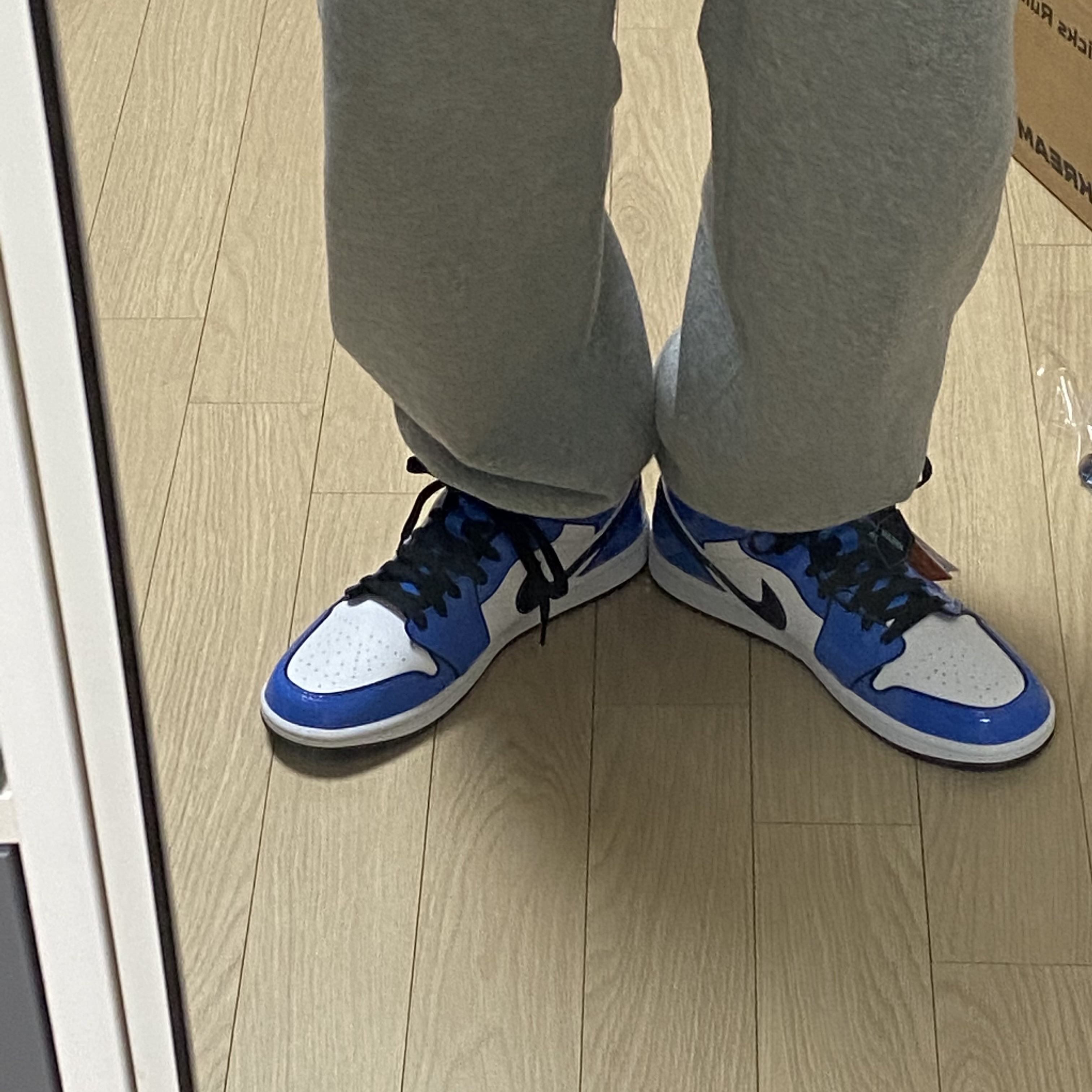 Jordan 1 Mid SE Signal Blue 착용 스타일 - 3
