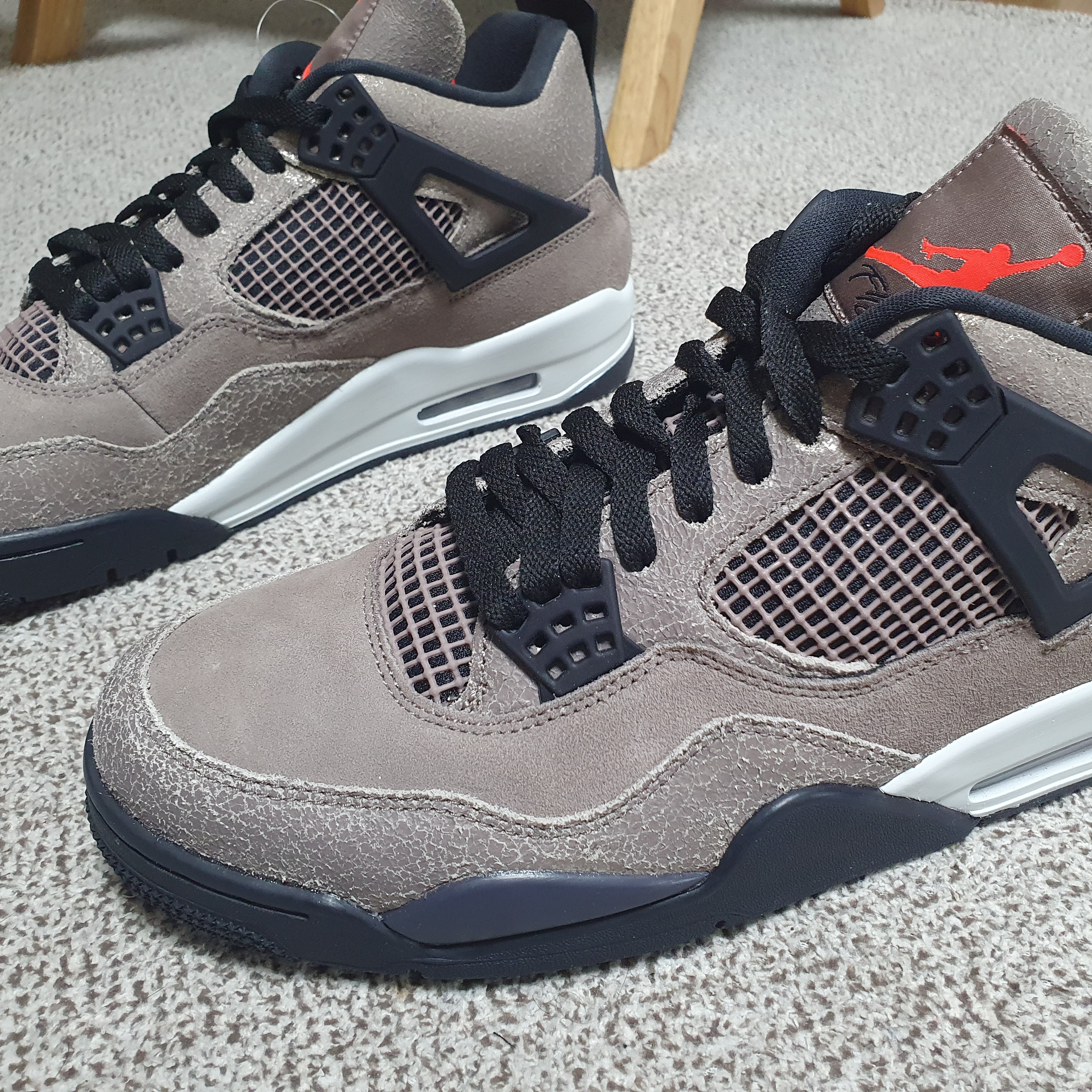 Jordan 4 Retro Taupe Haze 착용 스타일 - 3