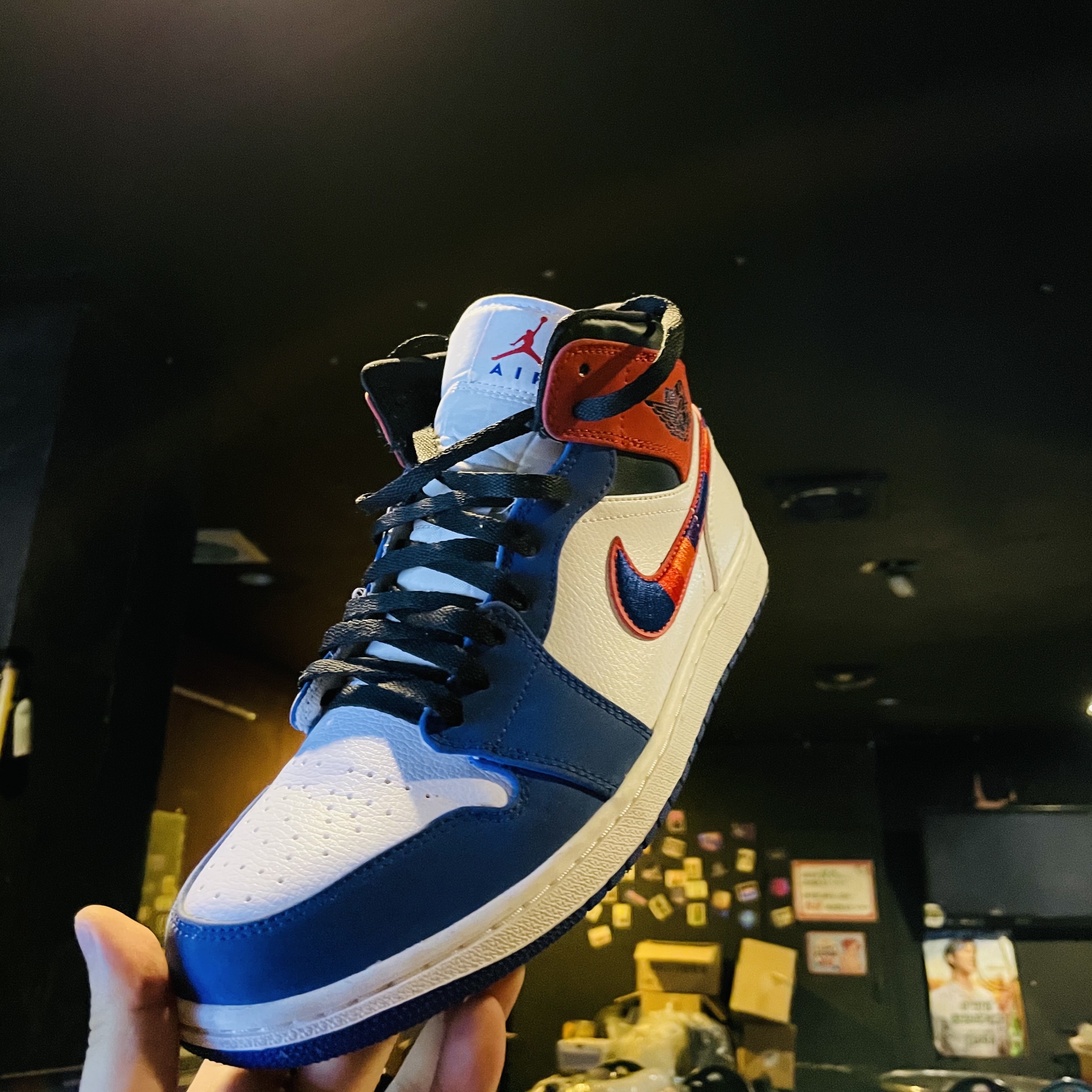 Jordan 1 Mid Multi-Color Swoosh 착용 스타일