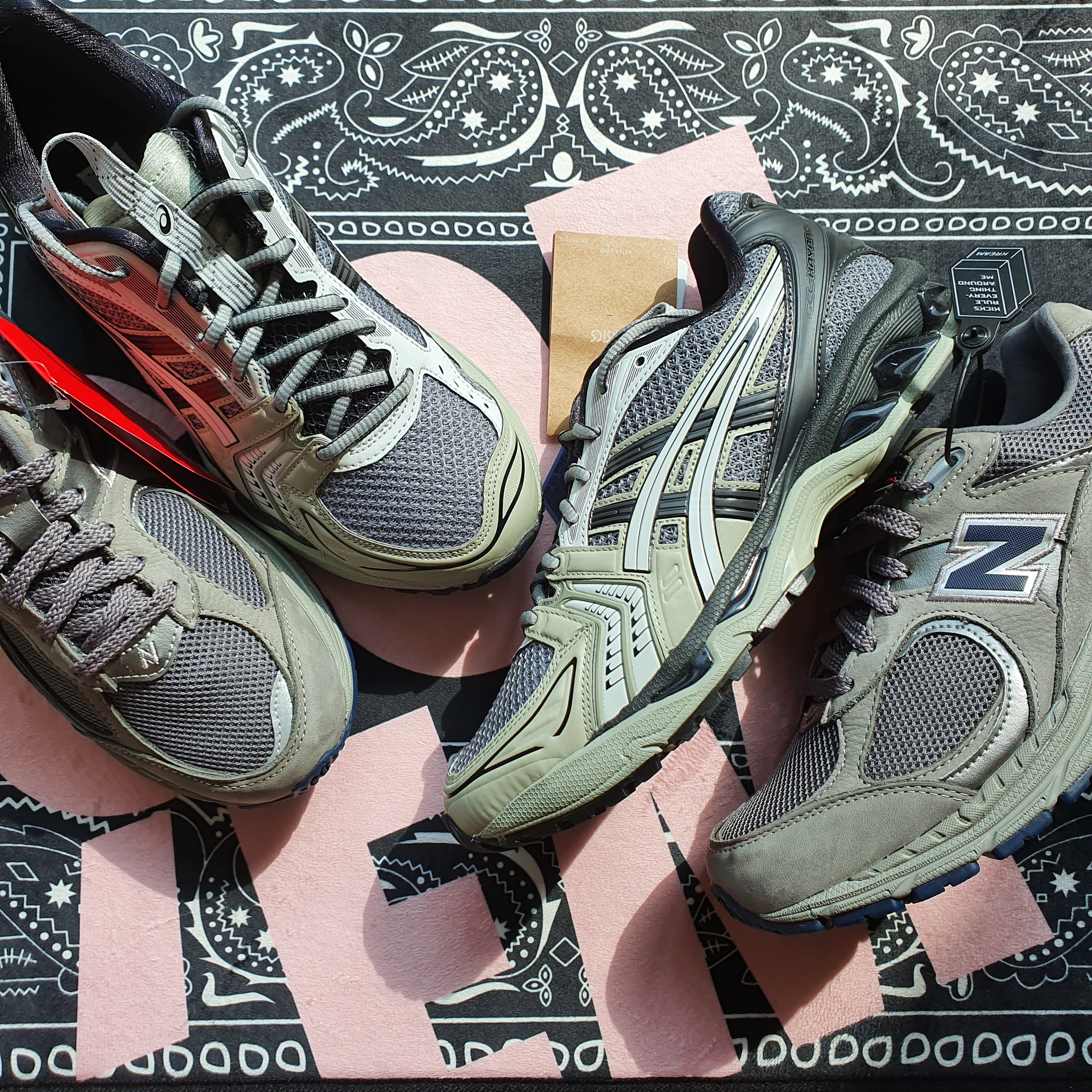New Balance 2002R Gray, Asics UB1-S Gel-Kayano 14 Piedmont Grey 착용 스타일 - 1
