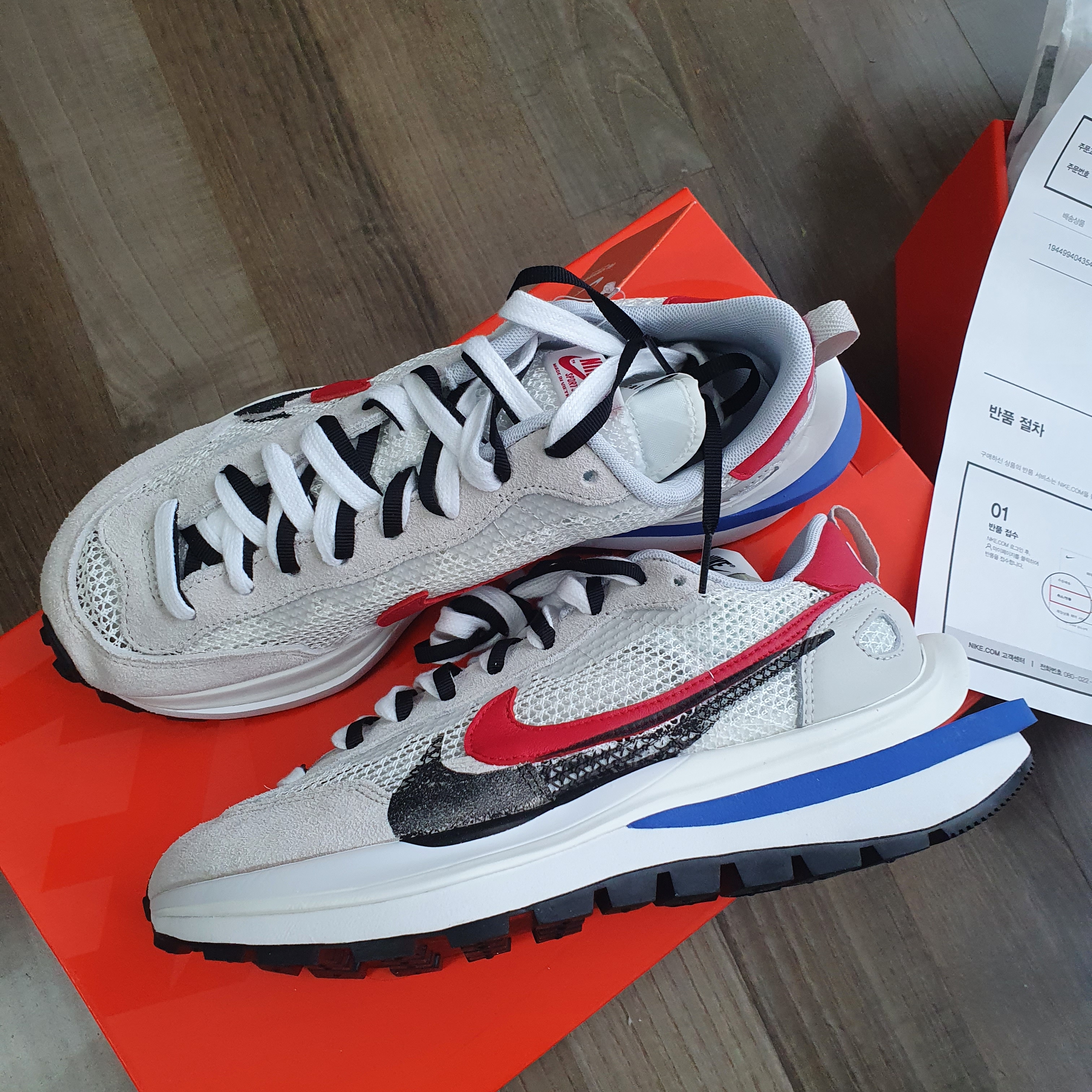 Nike x Sacai VaporWaffle Royal Fuchsia 착용 스타일