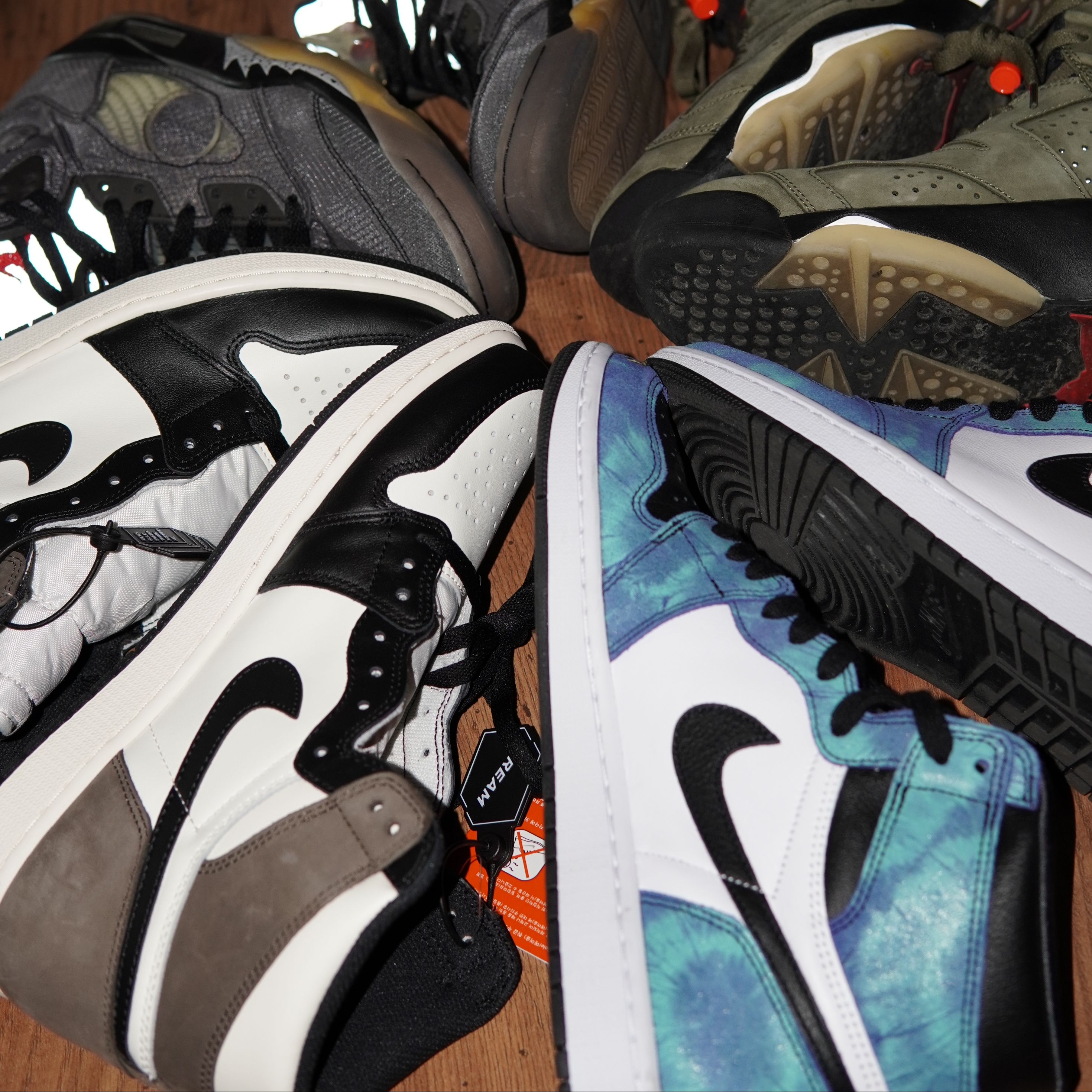 (W) Jordan 1 Retro High Tie-Dye, Jordan 1 Retro High OG Black Mocha 착용 스타일