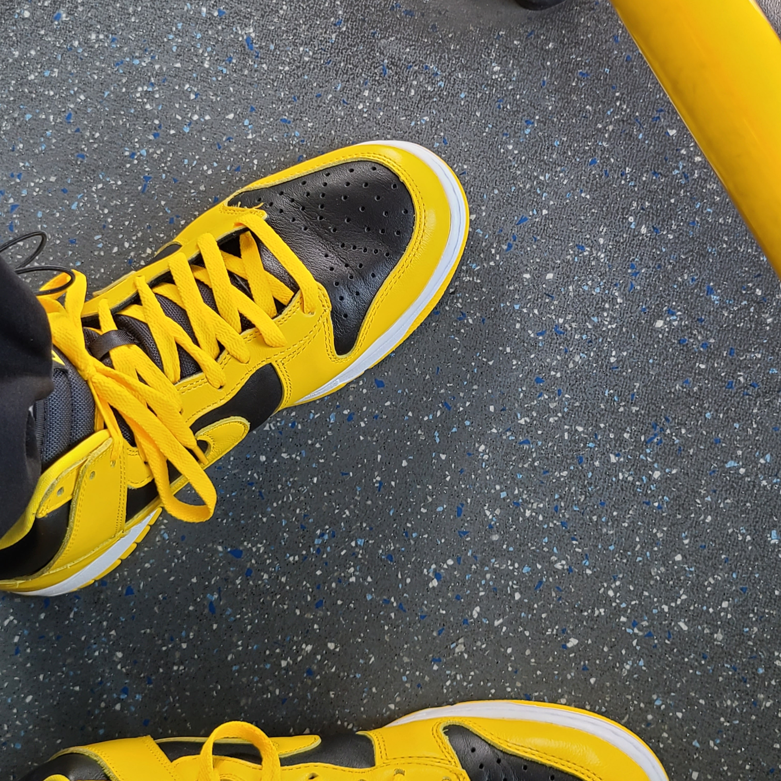 Nike Dunk High SP Varsity Maize 착용 스타일 - 1