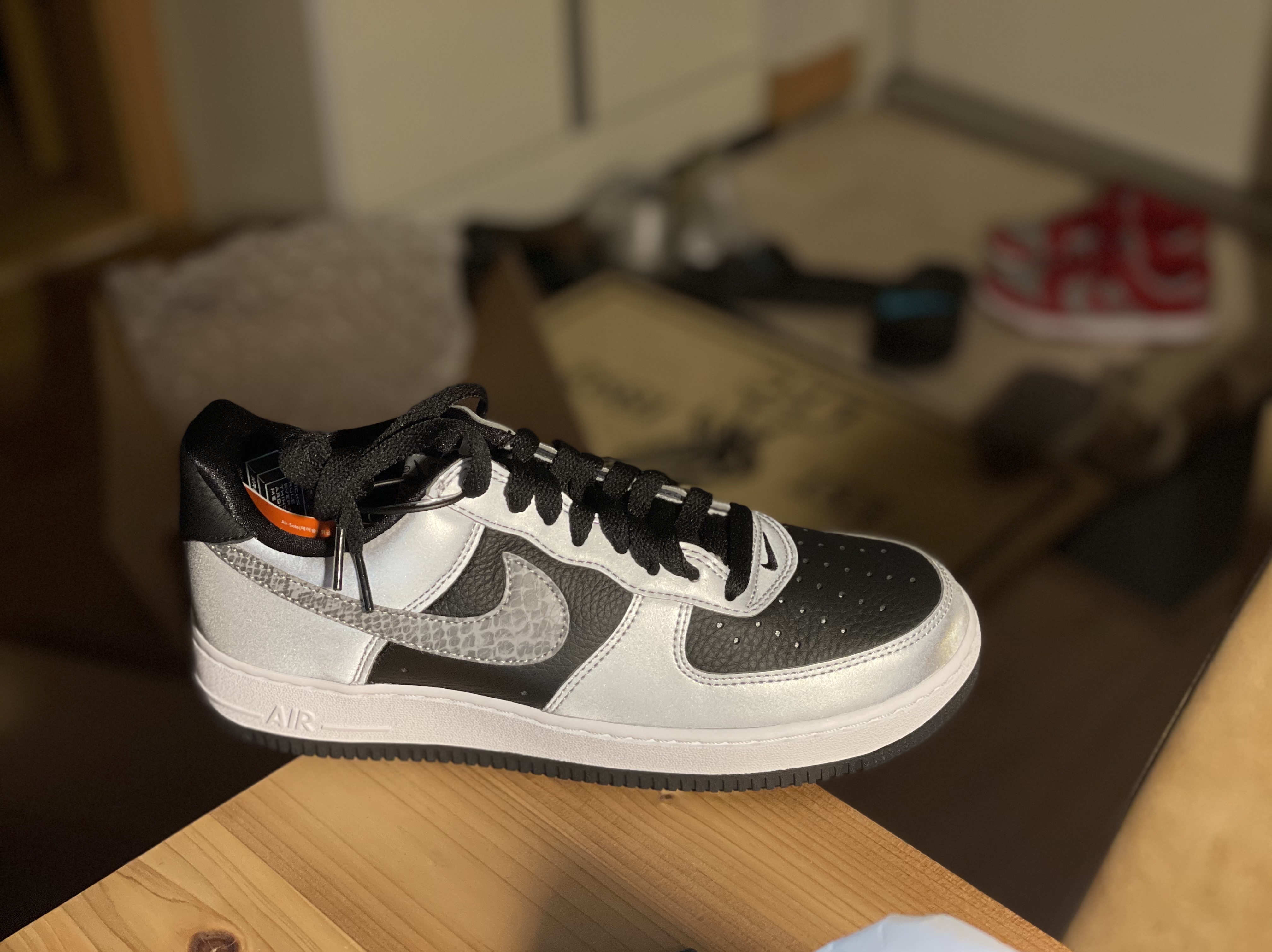 Nike Air Force 1 B Silver Snake 착용 스타일