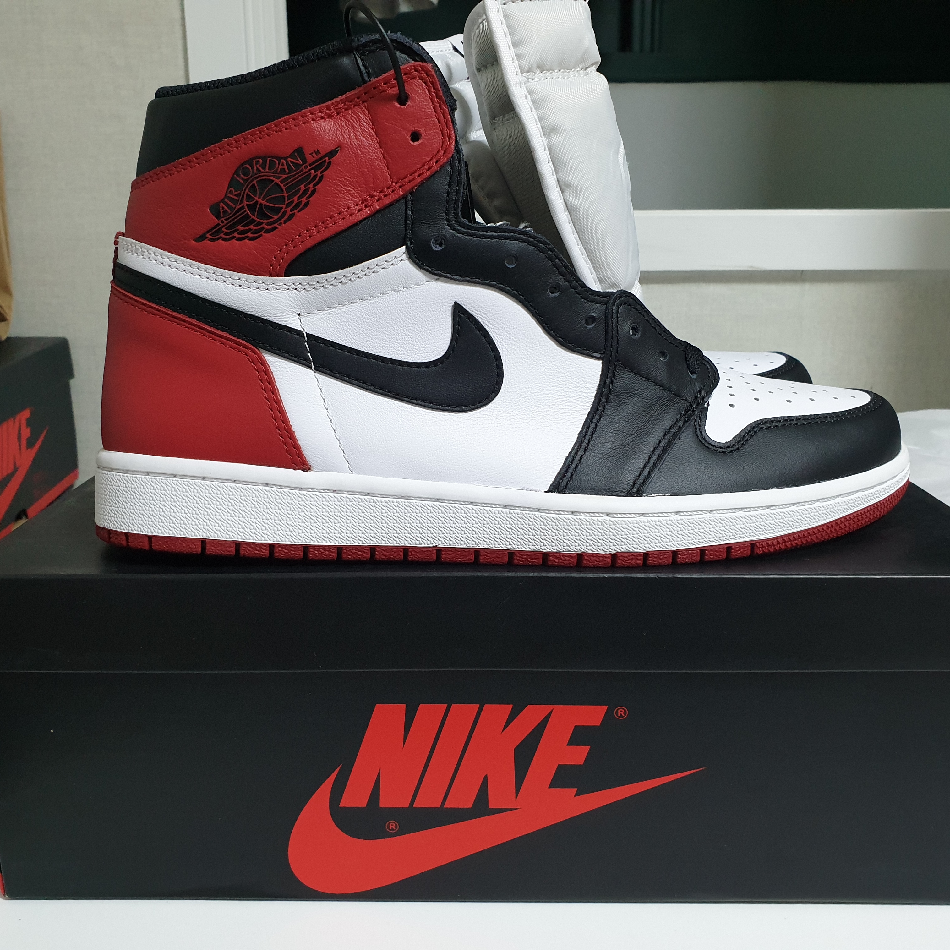 Jordan 1 Retro High OG Black Toe 2016 착용 스타일 - 3
