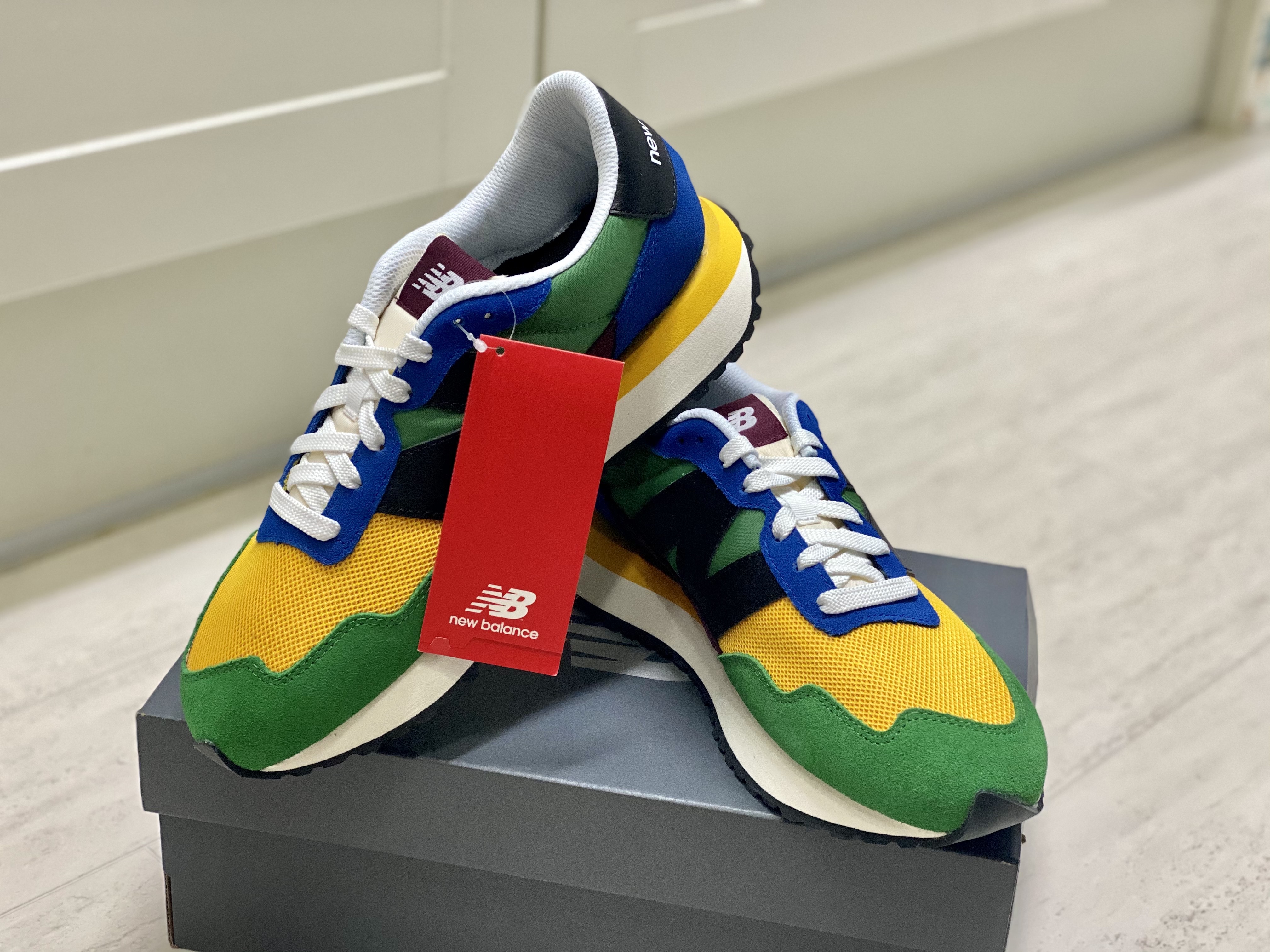 New Balance 237 Green 착용 스타일 - 1