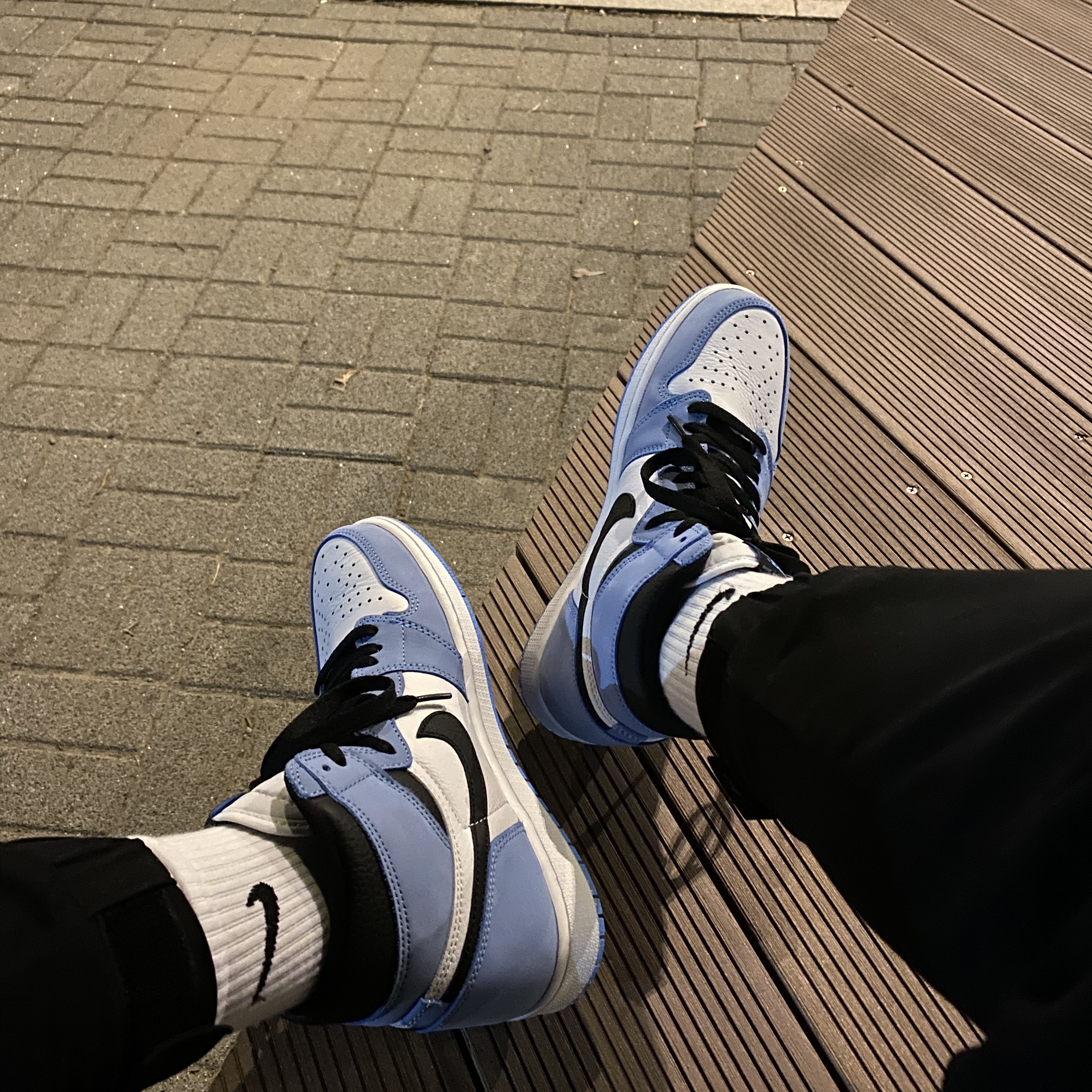 Jordan 1 Retro High OG University Blue 착용 스타일 - 2