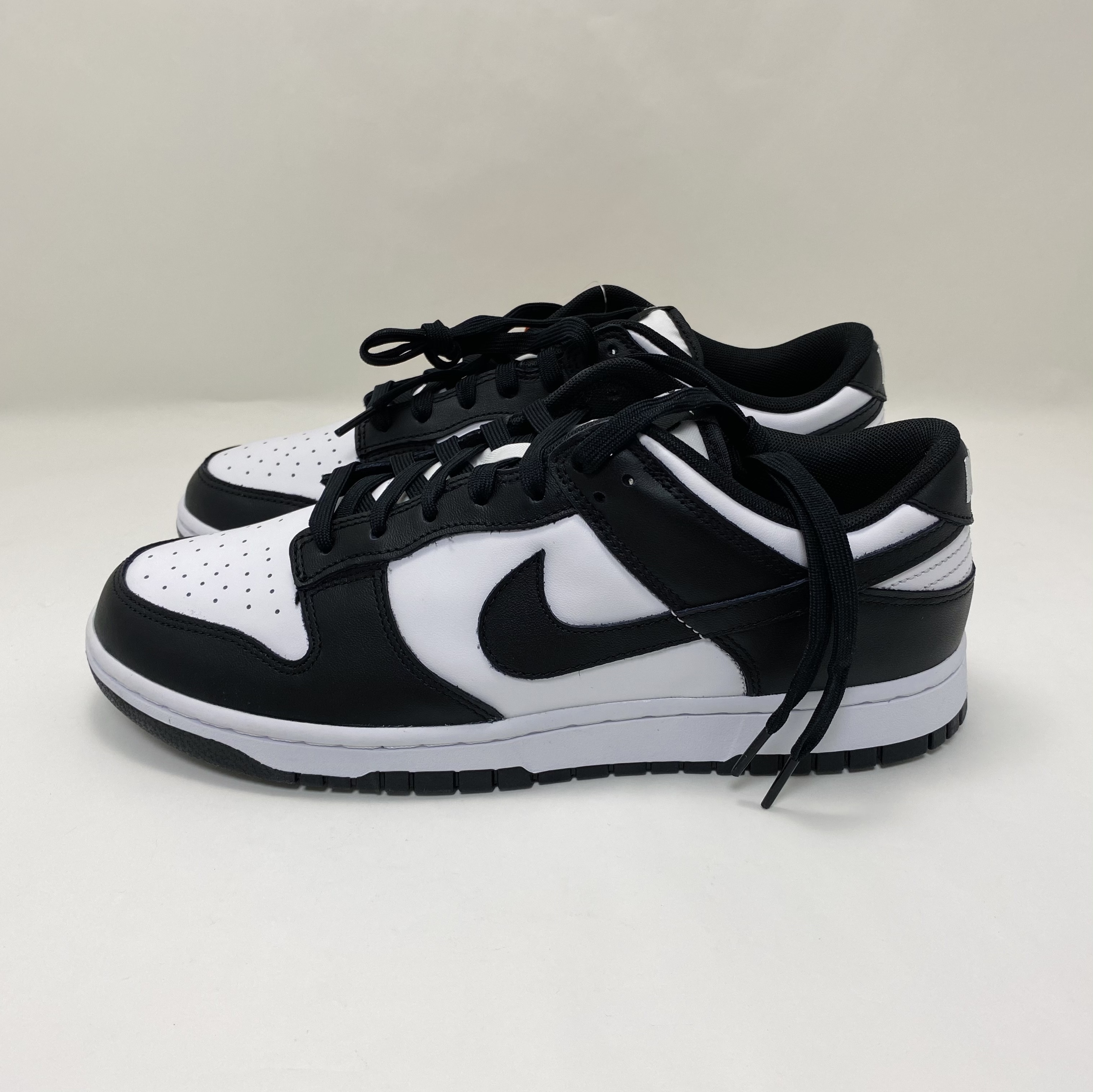 (W) Jordan 1 Zoom Air CMFT Sail, Nike Dunk Low Retro Black 착용 스타일 - 2