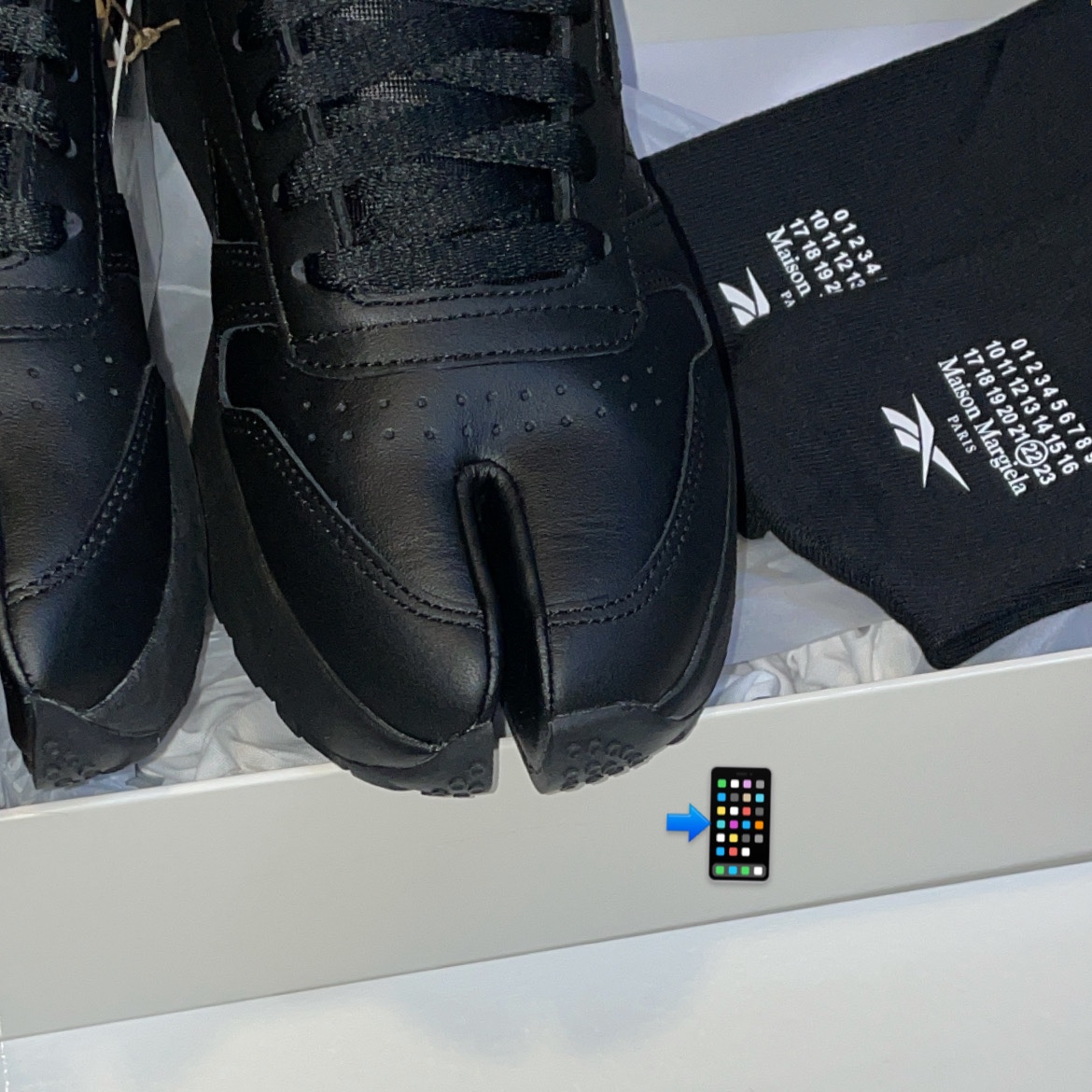 Reebok x Maison Margiela Classic Leather Tabi Shoes Black 착용 스타일