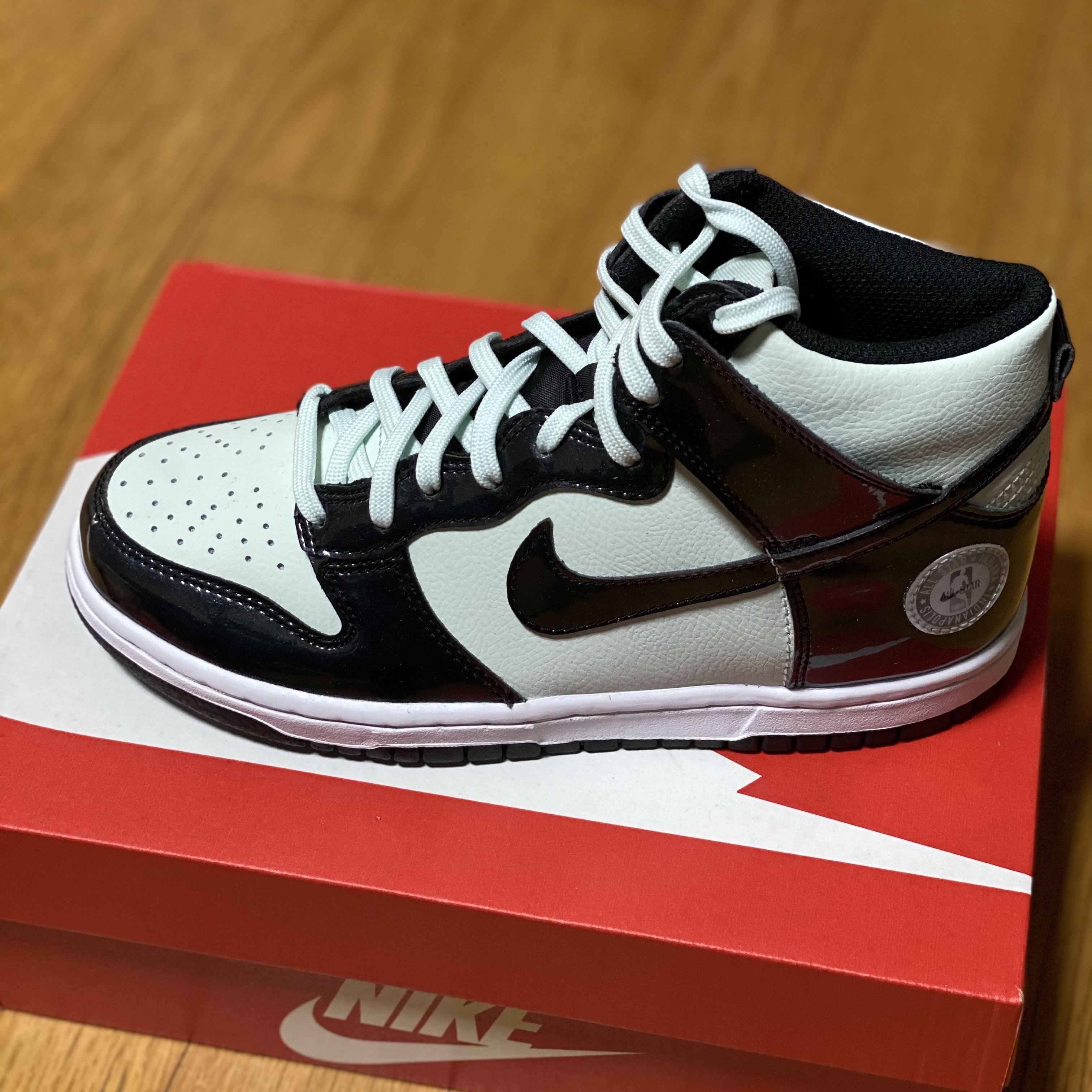 (GS) Nike Dunk High Barely Green 착용 스타일 - 1