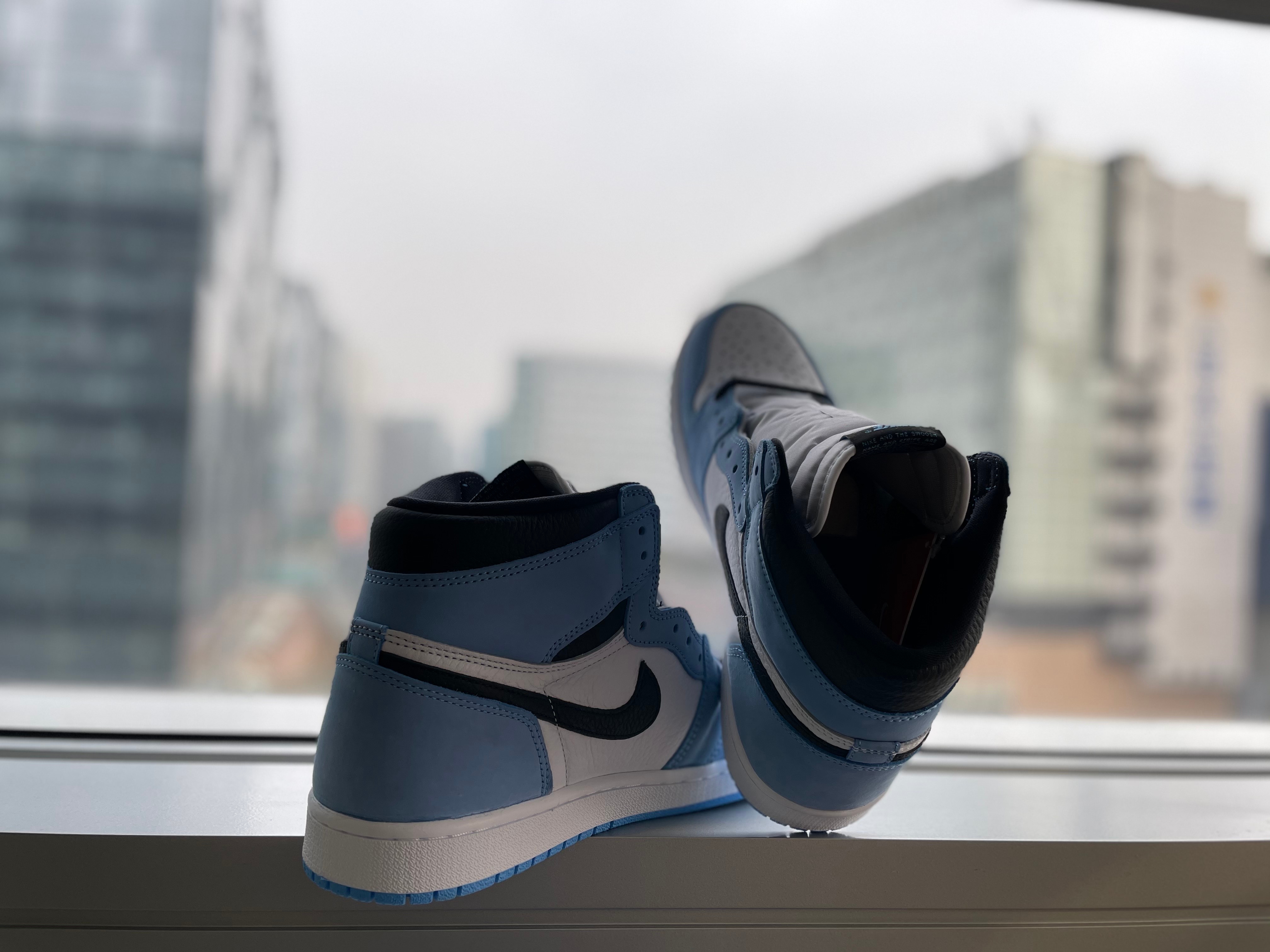 Jordan 1 Retro High OG University Blue 착용 스타일 - 2