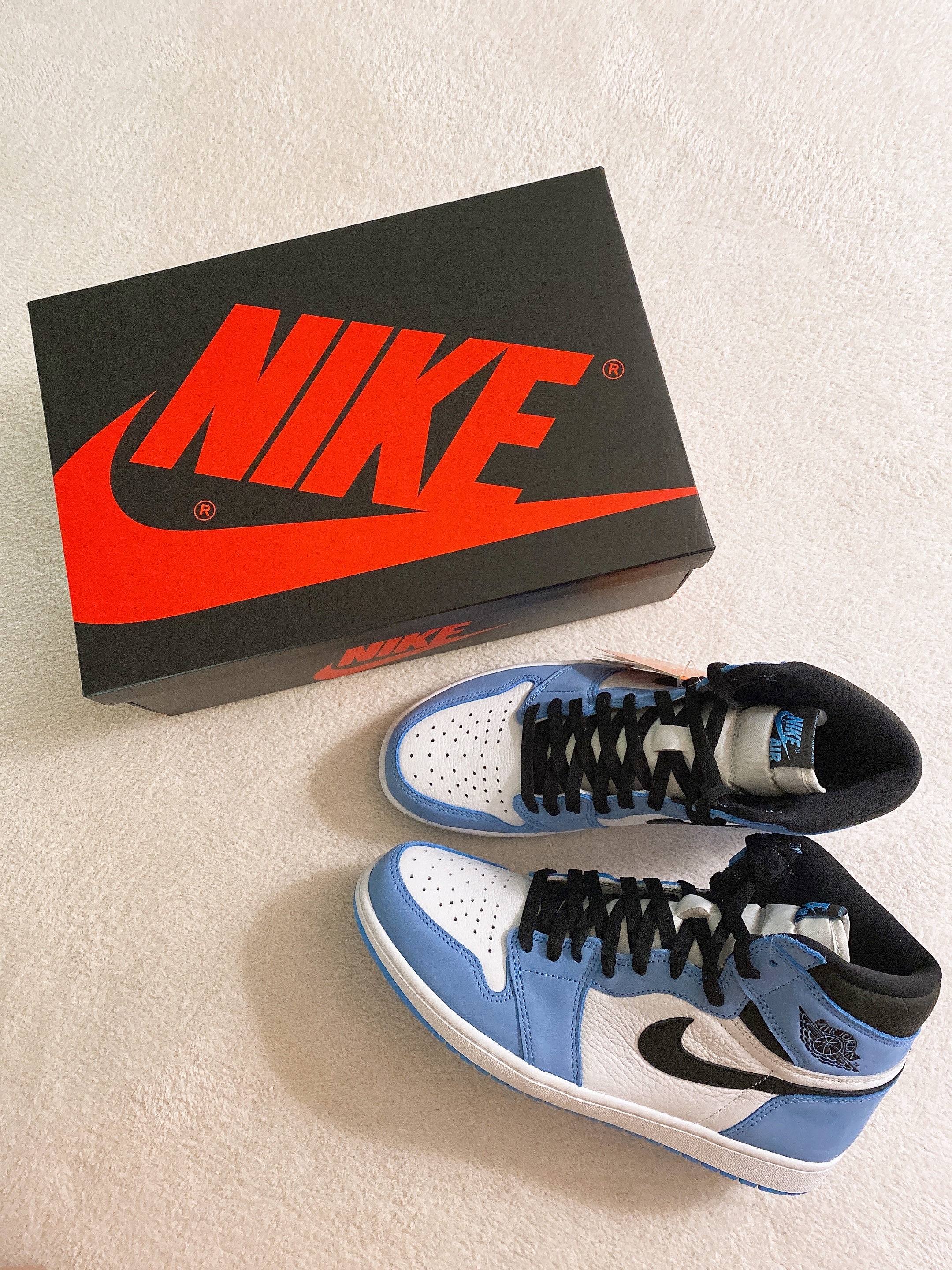 Jordan 1 Retro High OG University Blue 착용 스타일