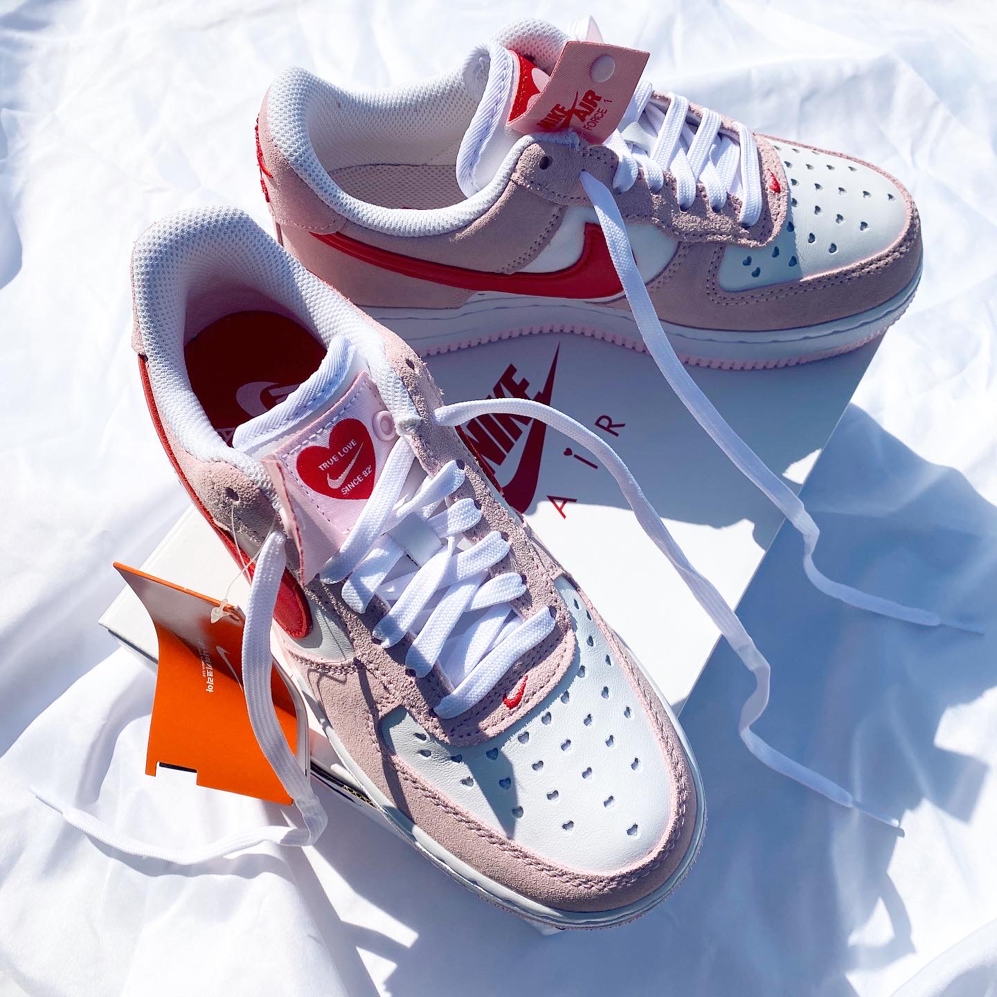 Nike Air Force 1 '07 QS Valentine's Day 착용 스타일 - 3