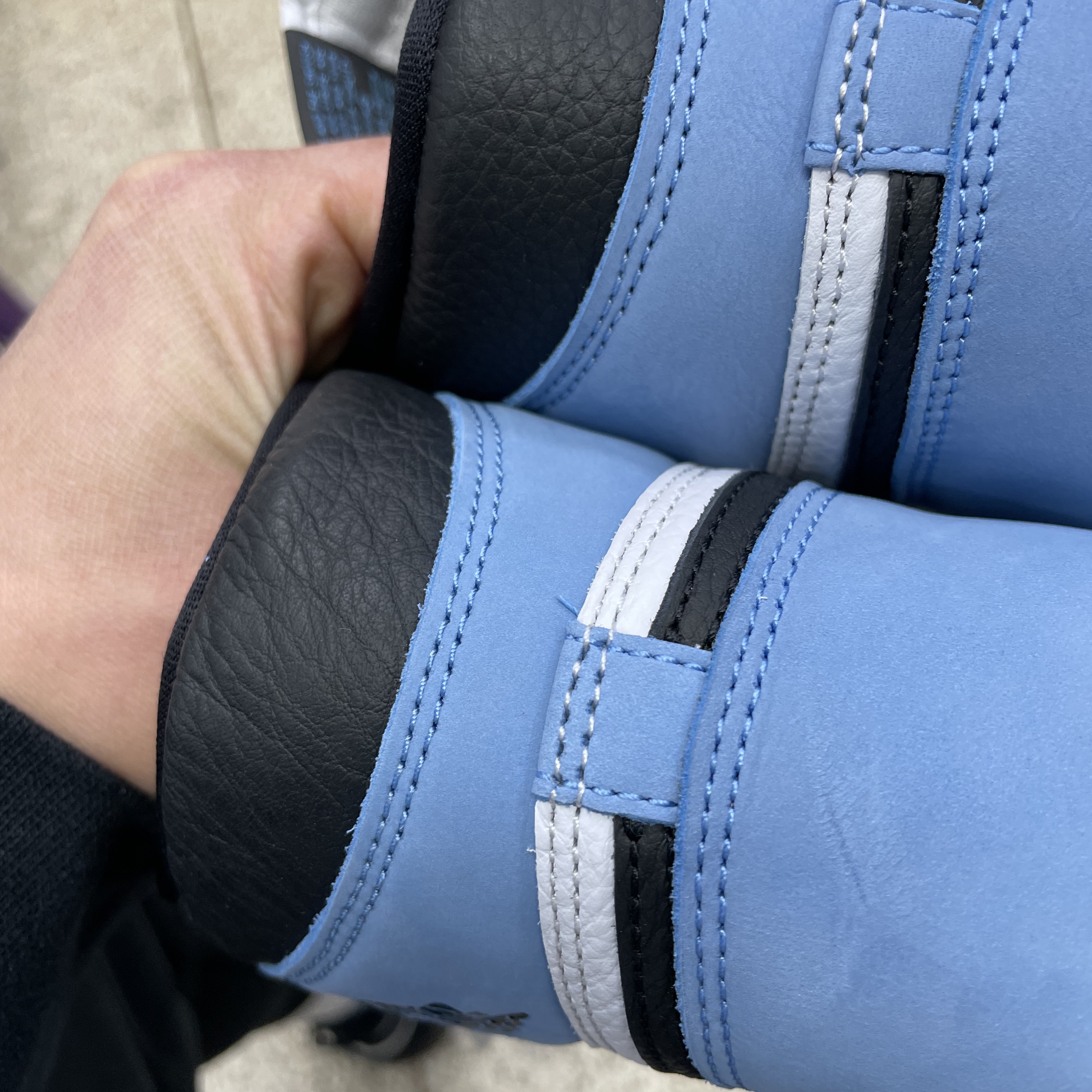 Jordan 1 Retro High OG University Blue 착용 스타일 - 3