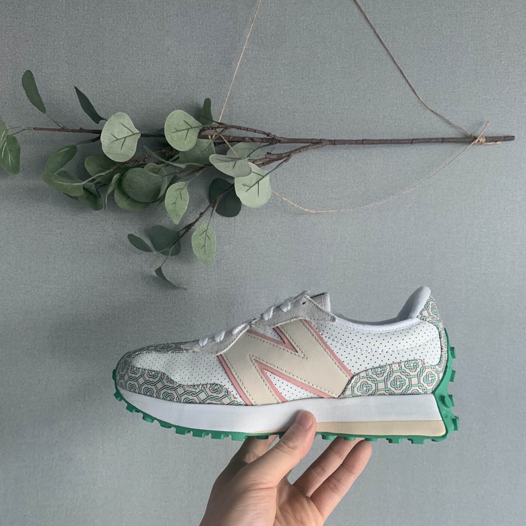 New Balance x Casablanca 327 Idealist Monogram White Green 착용 스타일 - 1