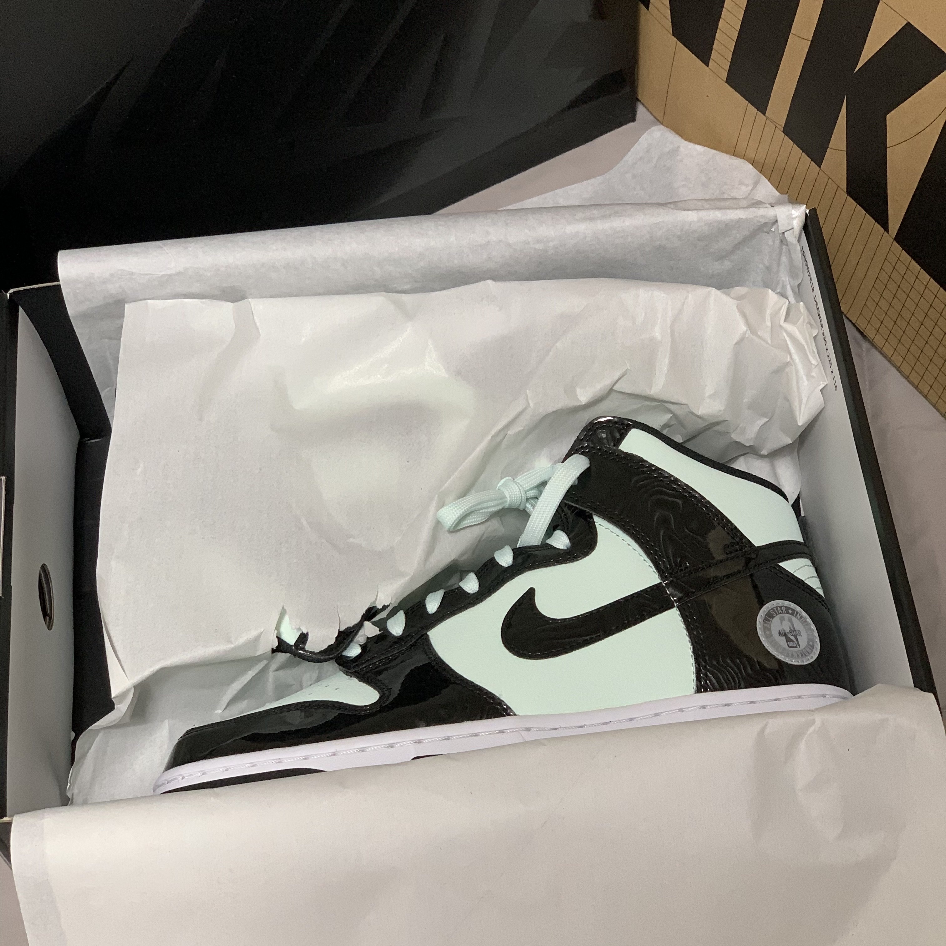 Nike Dunk High Barely Green 착용 스타일 - 2